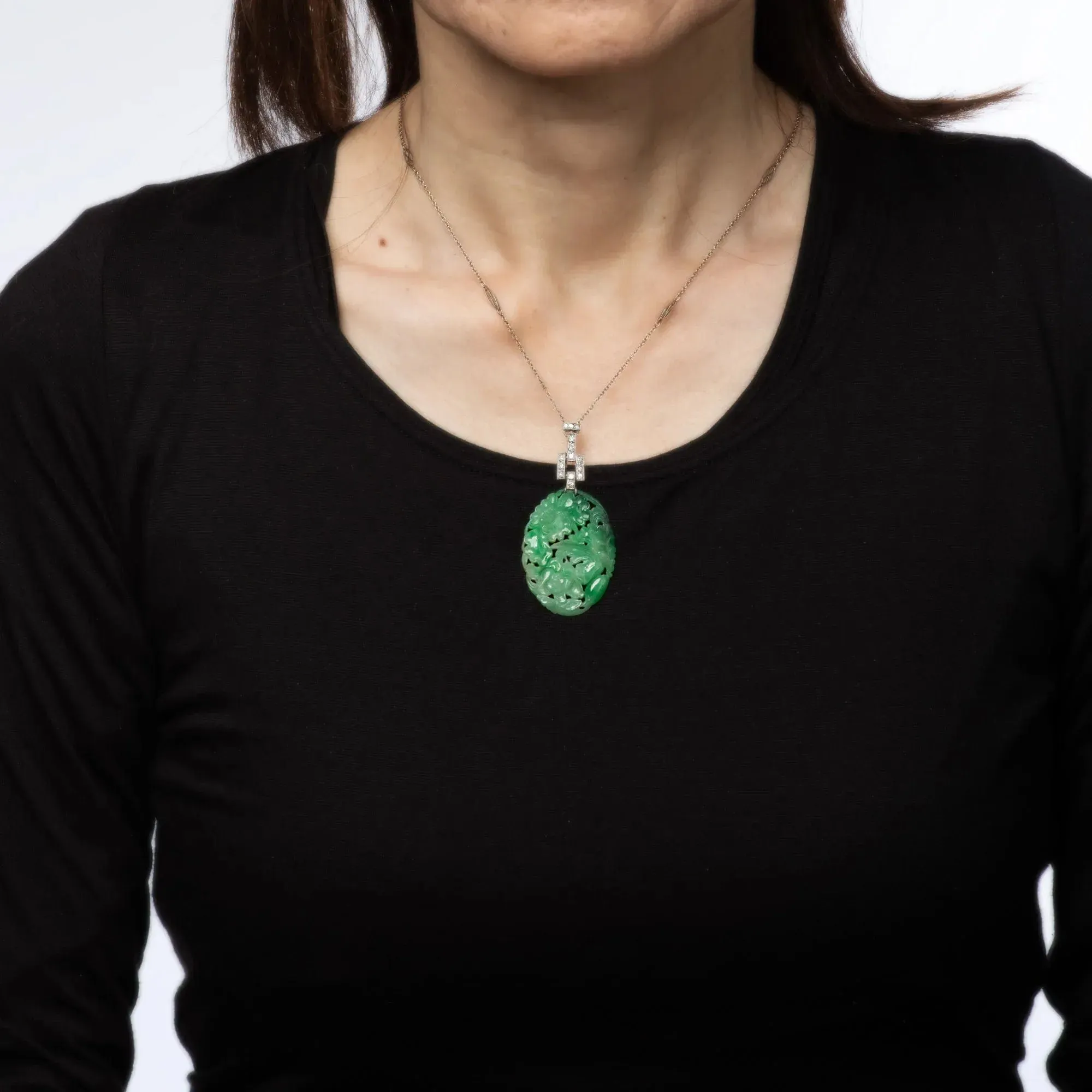 Art déco - Collier fleurs en or blanc 14 ct et platine, jade et diamants sold by 58 Facettes product image thumbnail 3