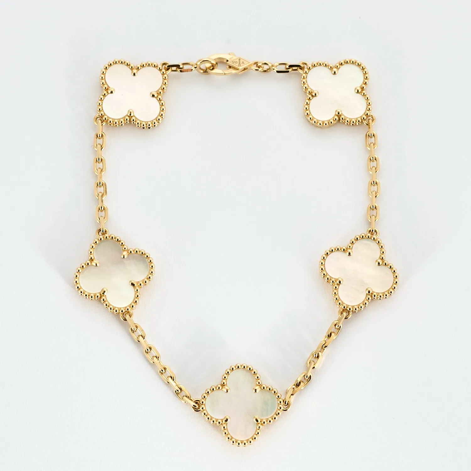 VAN CLEEF & ARPELS - Alhambra - Bracelet nacre et or jaune sold by 58 Facettes product image thumbnail 5