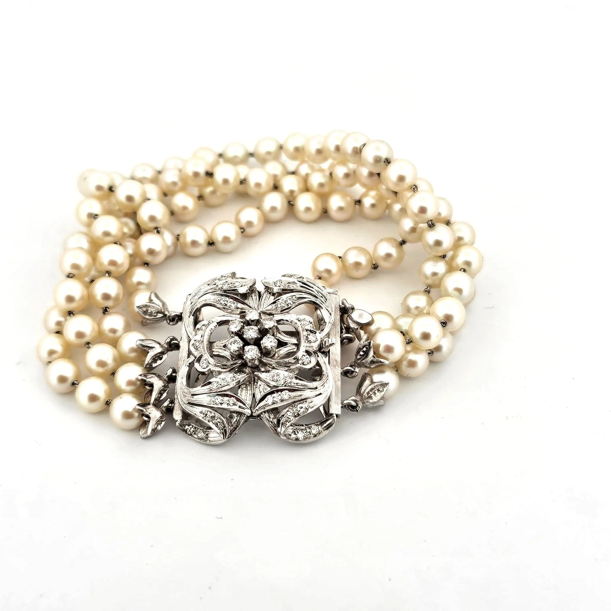 Bracelet de perles avec fermoir en or blanc massif et diamants sold by 58 Facettes