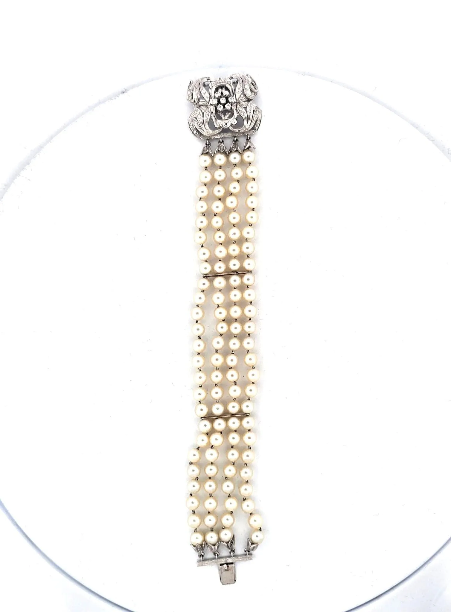 Bracelet de perles avec fermoir en or blanc massif et diamants sold by 58 Facettes product image thumbnail 2