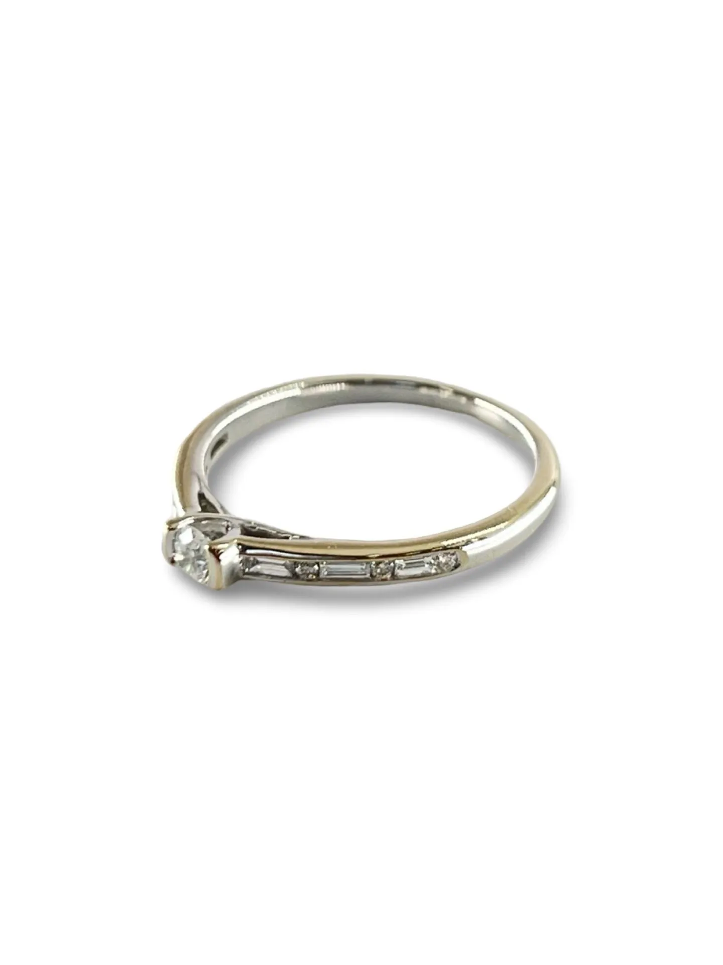 Bague solitaire en or blanc 18K et diamants sold by 58 Facettes product image thumbnail 3