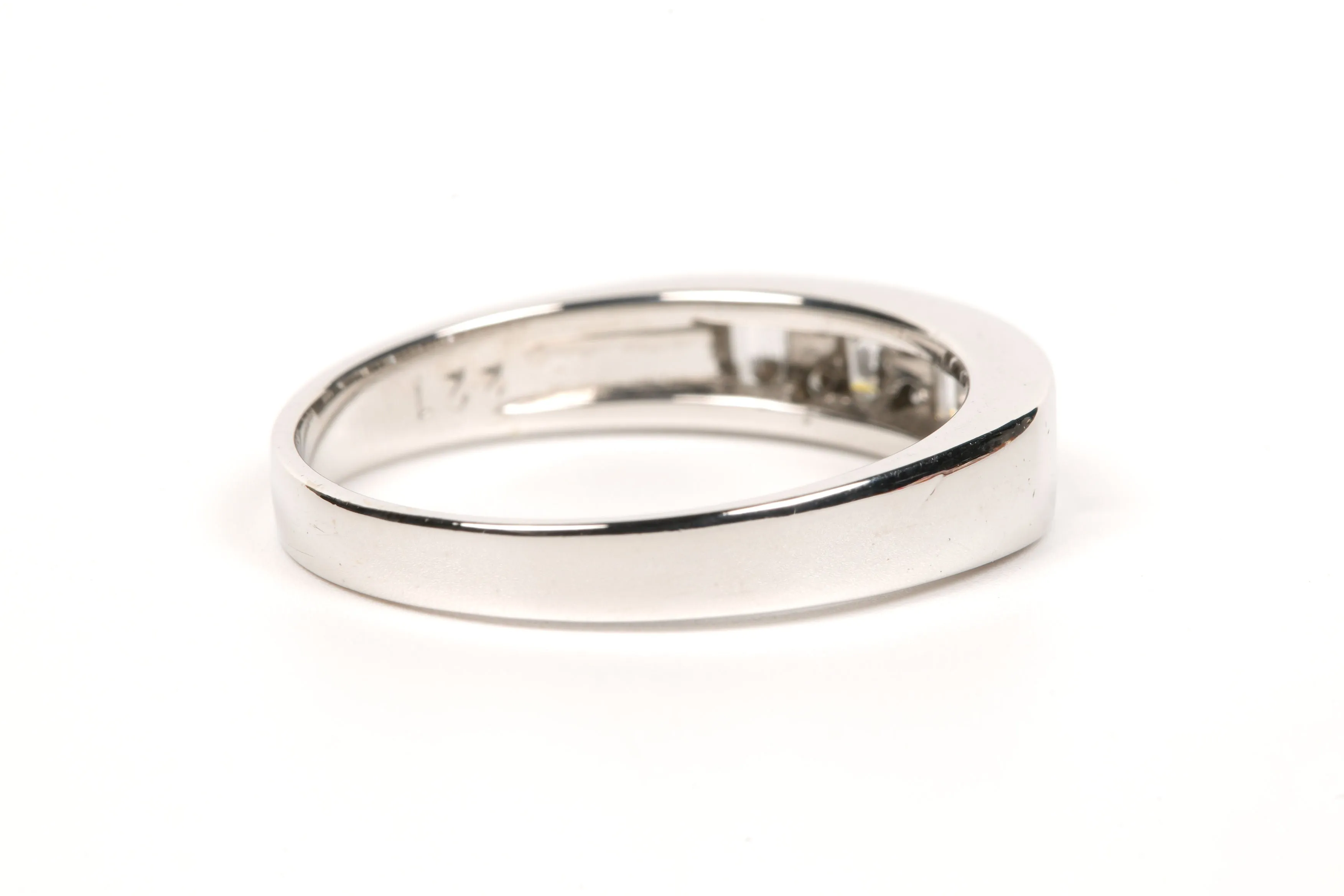 Alliance demi-américaine contemporaine en or blanc 18 carats sertie de diamants "taille" baguette et brillant (+-0.056ct) sold by 58 Facettes product image thumbnail 5