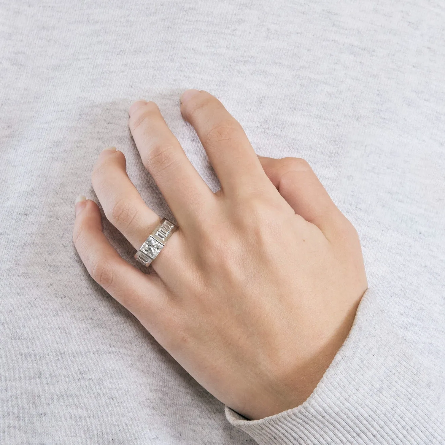 Bague en or blanc et diamants sold by 58 Facettes product image thumbnail 2