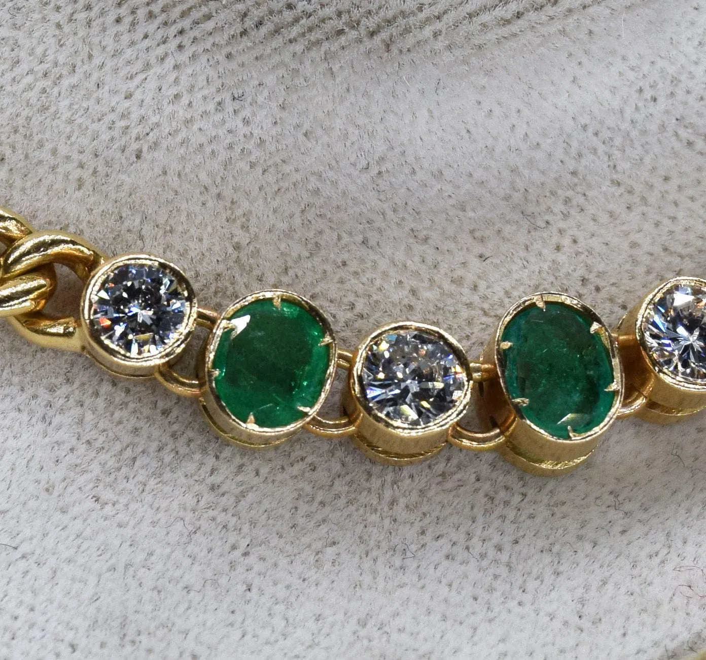 Bracelet vintage en diamants et émeraudes sold by 58 Facettes product image thumbnail 3