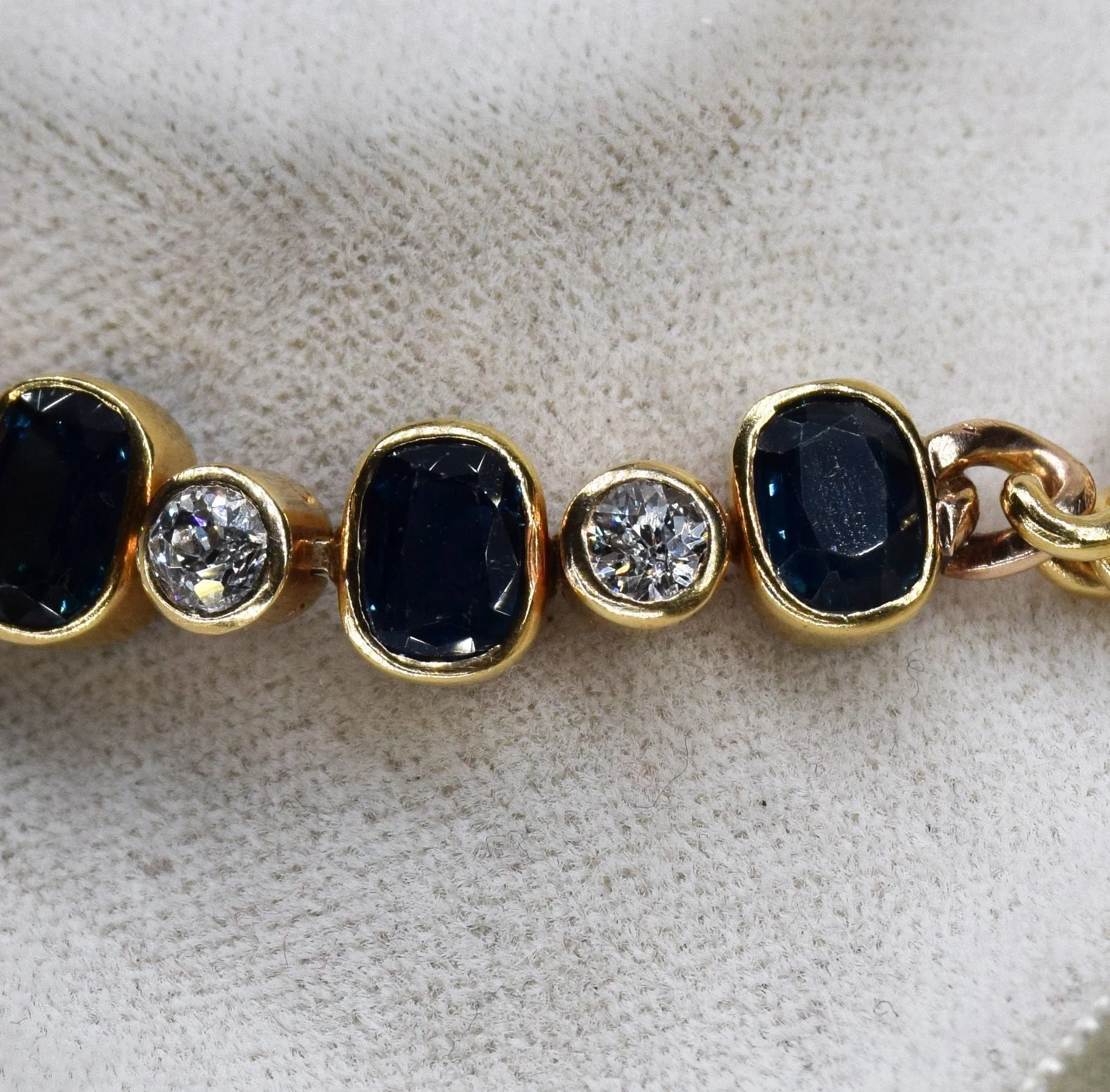 Bracelet vintage or jaune diamants saphirs sold by 58 Facettes product image thumbnail 4