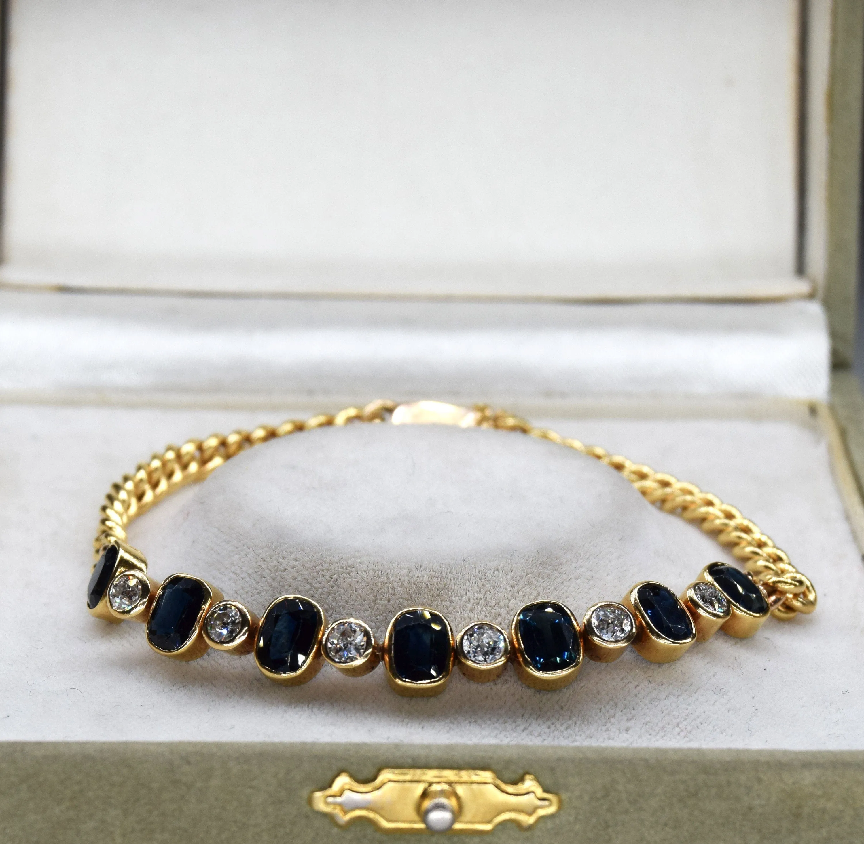 Bracelet vintage or jaune diamants saphirs sold by 58 Facettes product image thumbnail 2