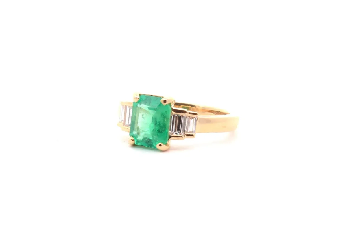 Bague émeraude 1,53 ct et diamants sold by 58 Facettes