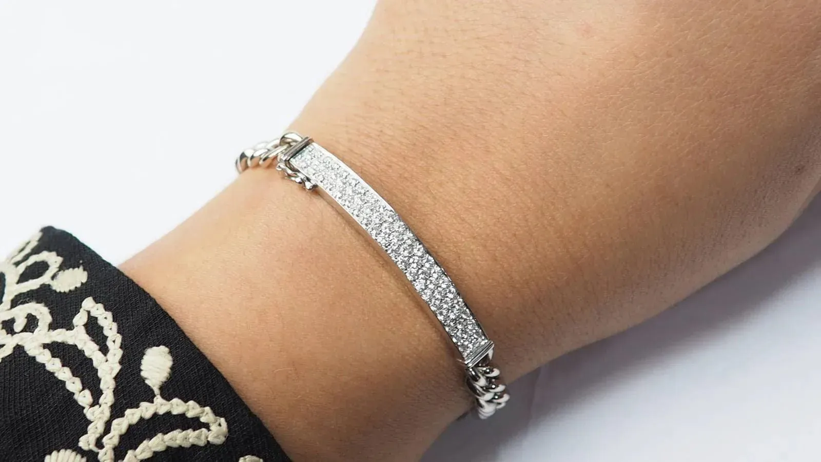 Bracelet souple en or blanc pavé de diamants sold by 58 Facettes product image thumbnail 2
