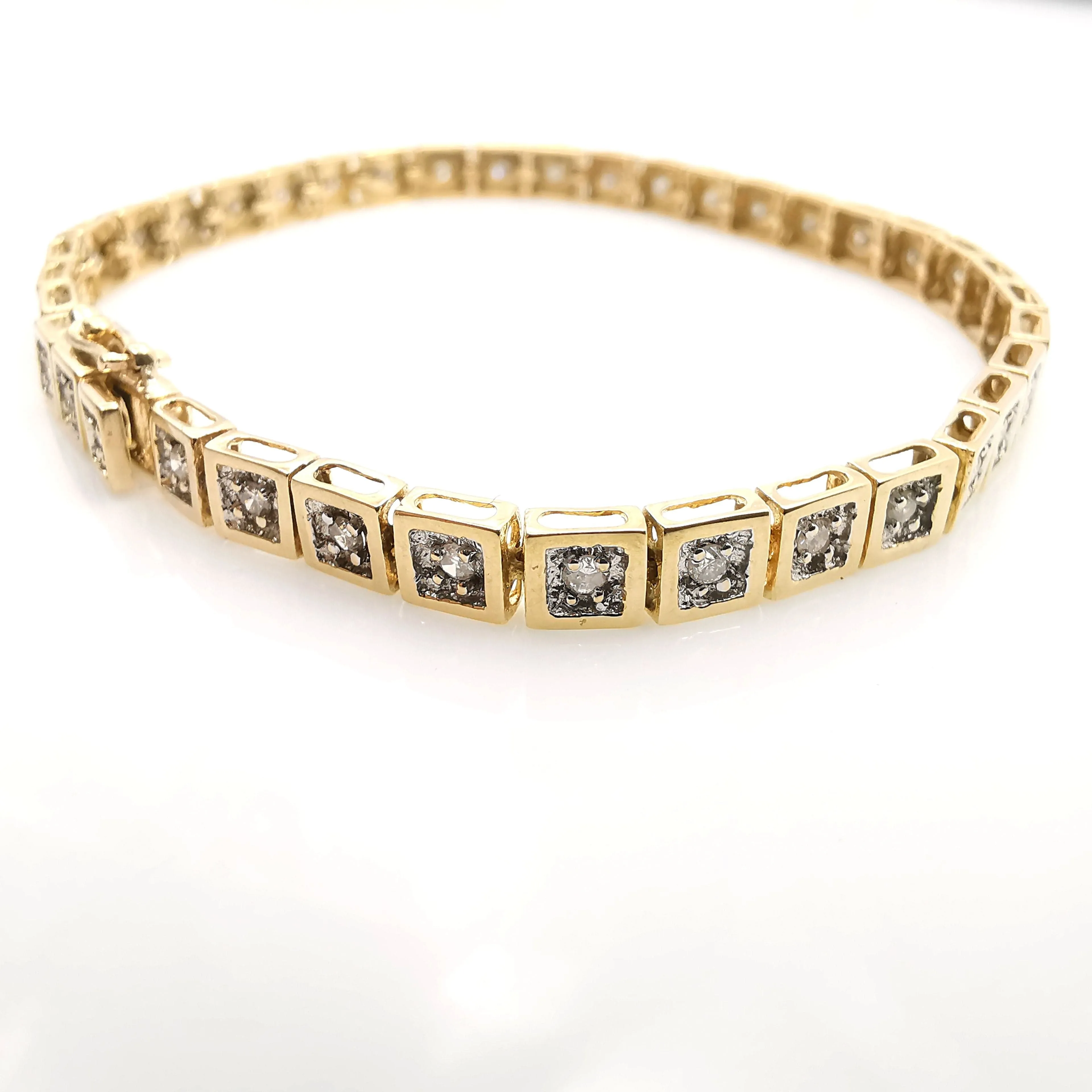 Bracelet tennis ou diamants sold by 58 Facettes