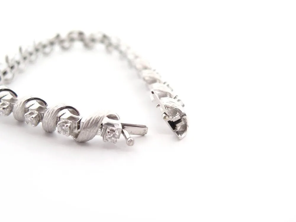 vintage bracelet art deco serti de 19 diamants 1.9ct en or blanc 18k 35gr sold by 58 Facettes product image thumbnail 5