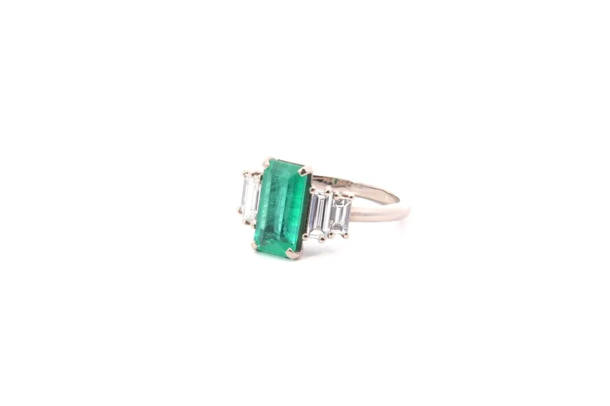 Bague émeraude 1,89ct et diamants en or 18k sold by 58 Facettes