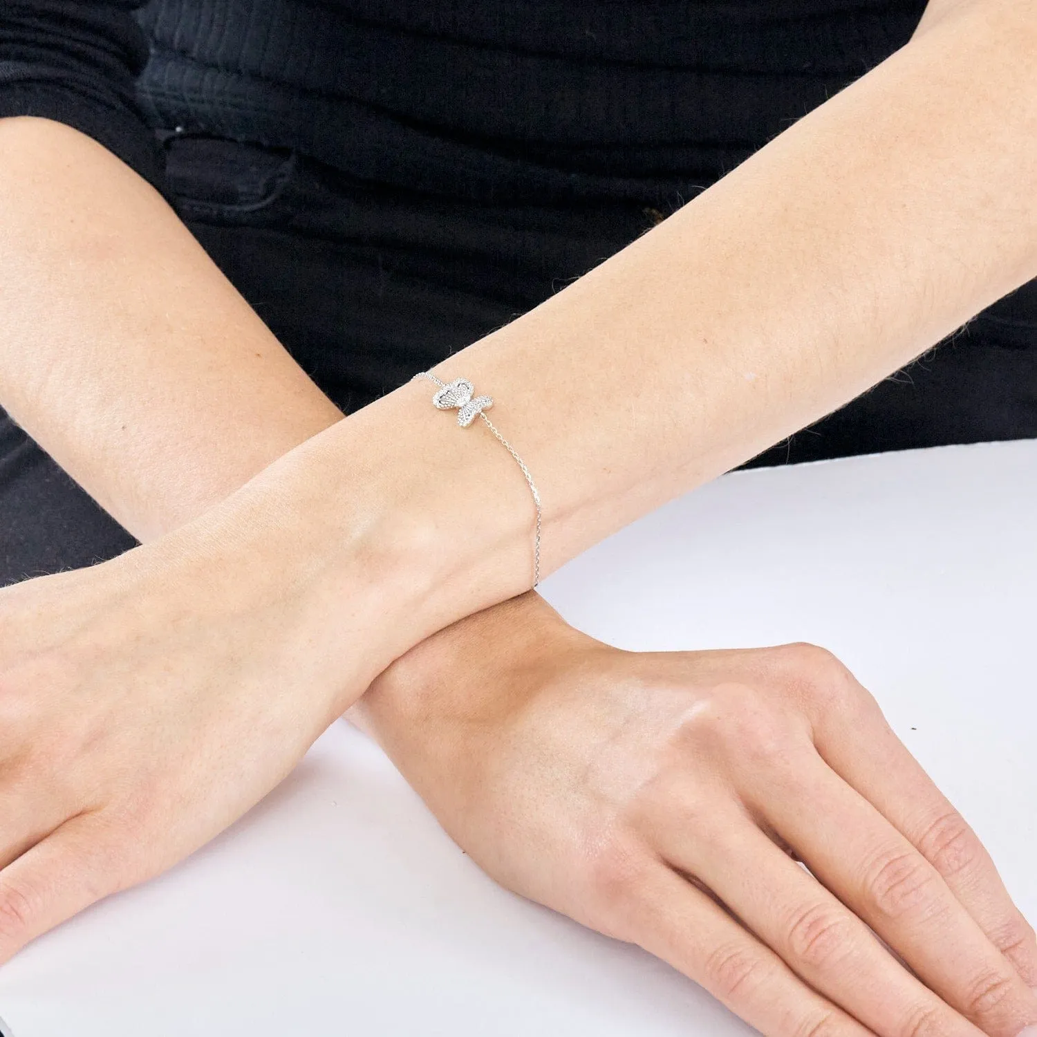 DE BEERS - PORTRAITS DE LA NATURE PAPILLON - Bracelet en or blanc et diamants sold by 58 Facettes product image thumbnail 2