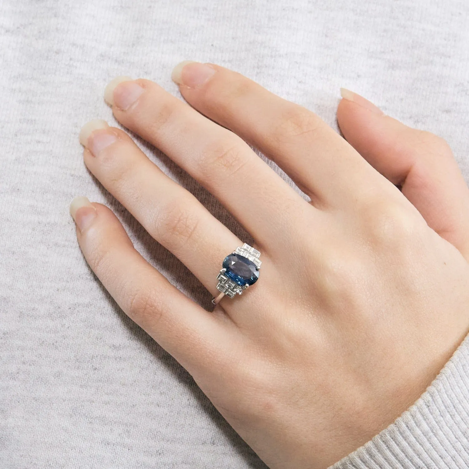 Bague or blanc, saphir et diamants sold by 58 Facettes product image thumbnail 2