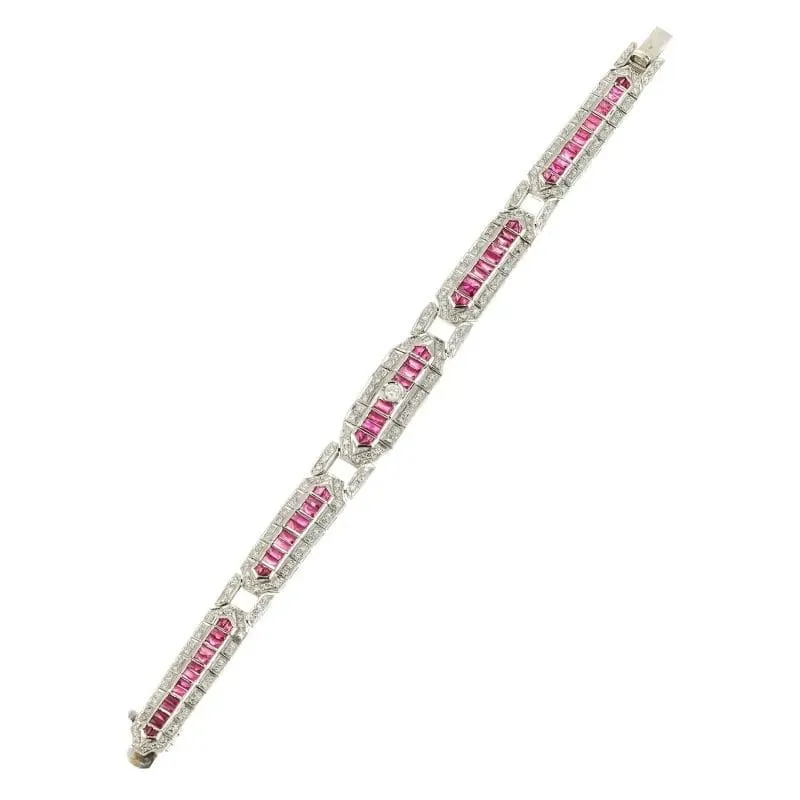 Bracelet or blanc avec rubis et diamants sold by 58 Facettes