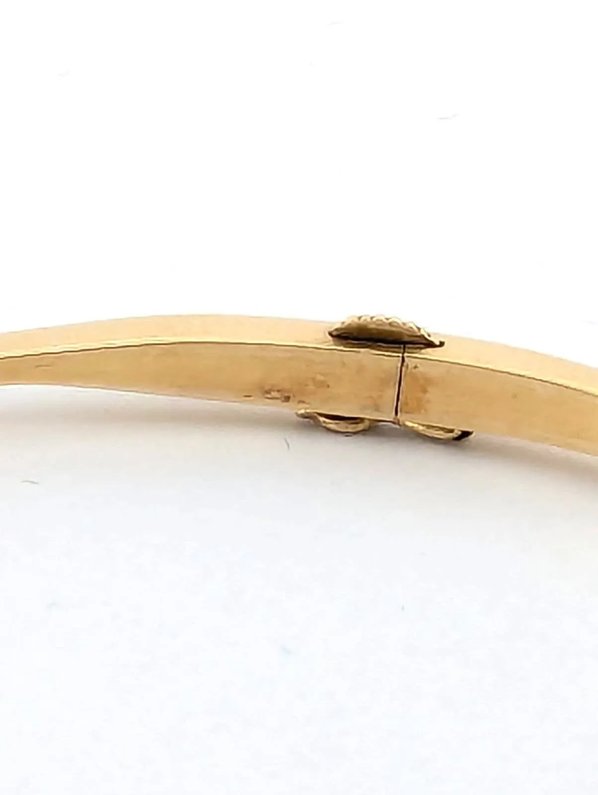 Splendide bracelet rigide en or jaune avec important diamant central et diamants latéraux sold by 58 Facettes product image thumbnail 5