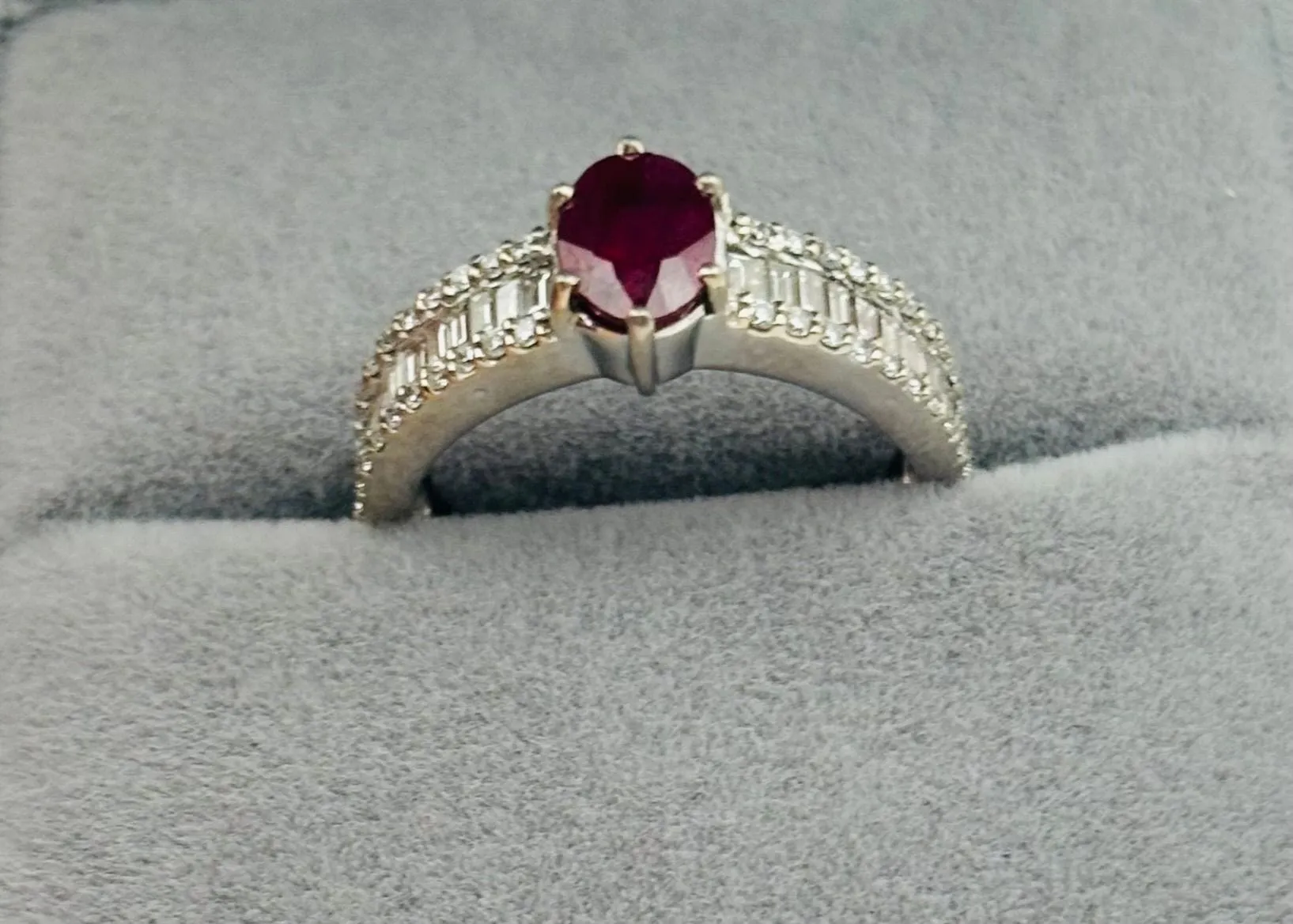 Bague or blanc, rubis, diamants sold by 58 Facettes product image thumbnail 4