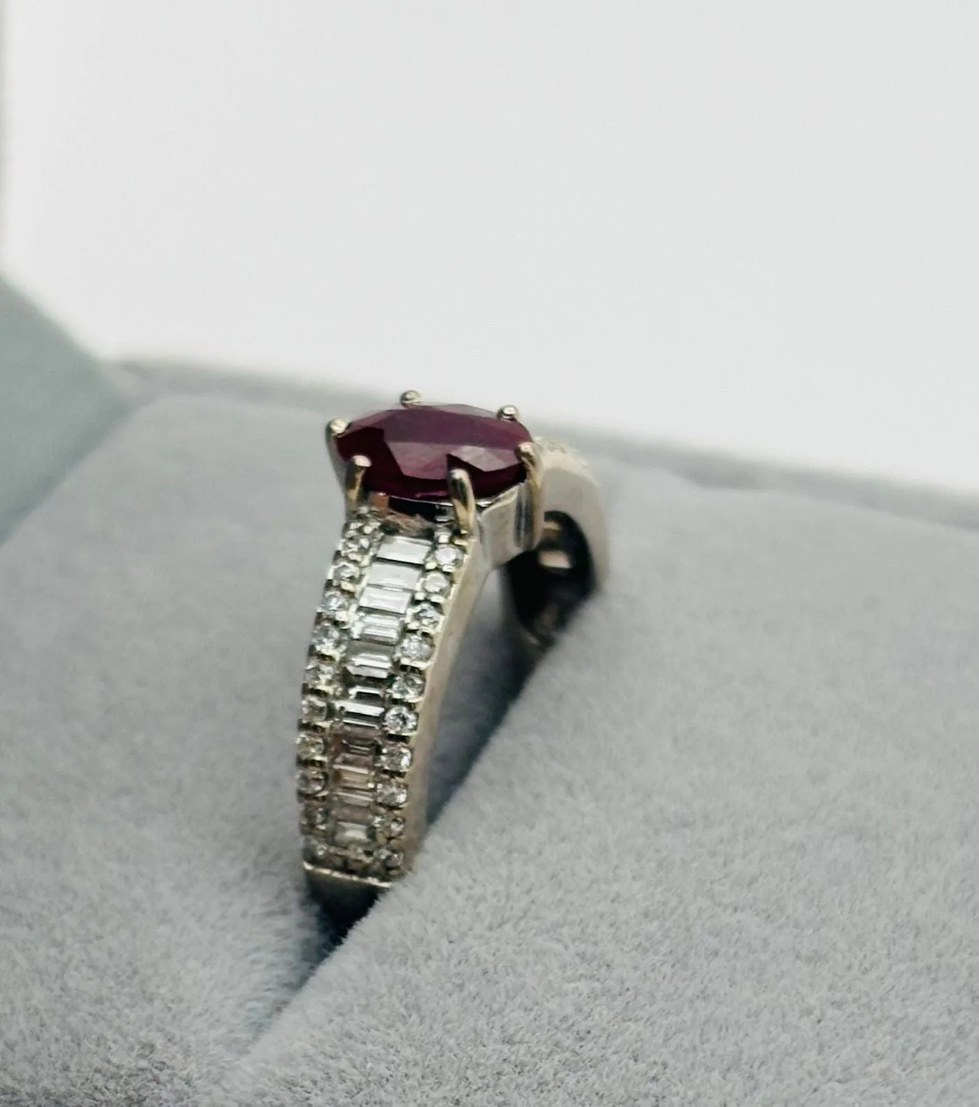 Bague or blanc, rubis, diamants sold by 58 Facettes product image thumbnail 3