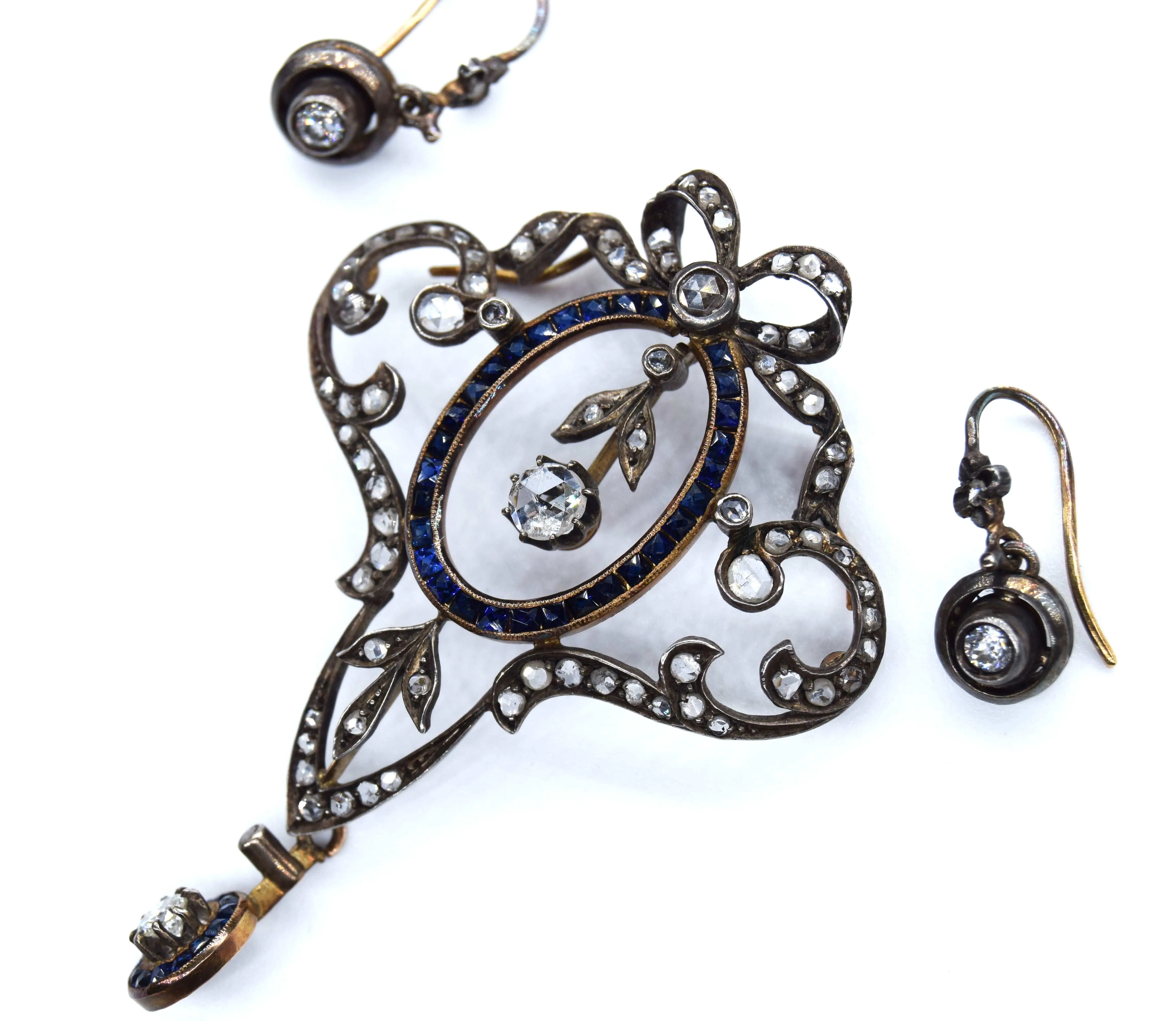 Parure boucles d'oreilles et pendentif sold by 58 Facettes product image thumbnail 4