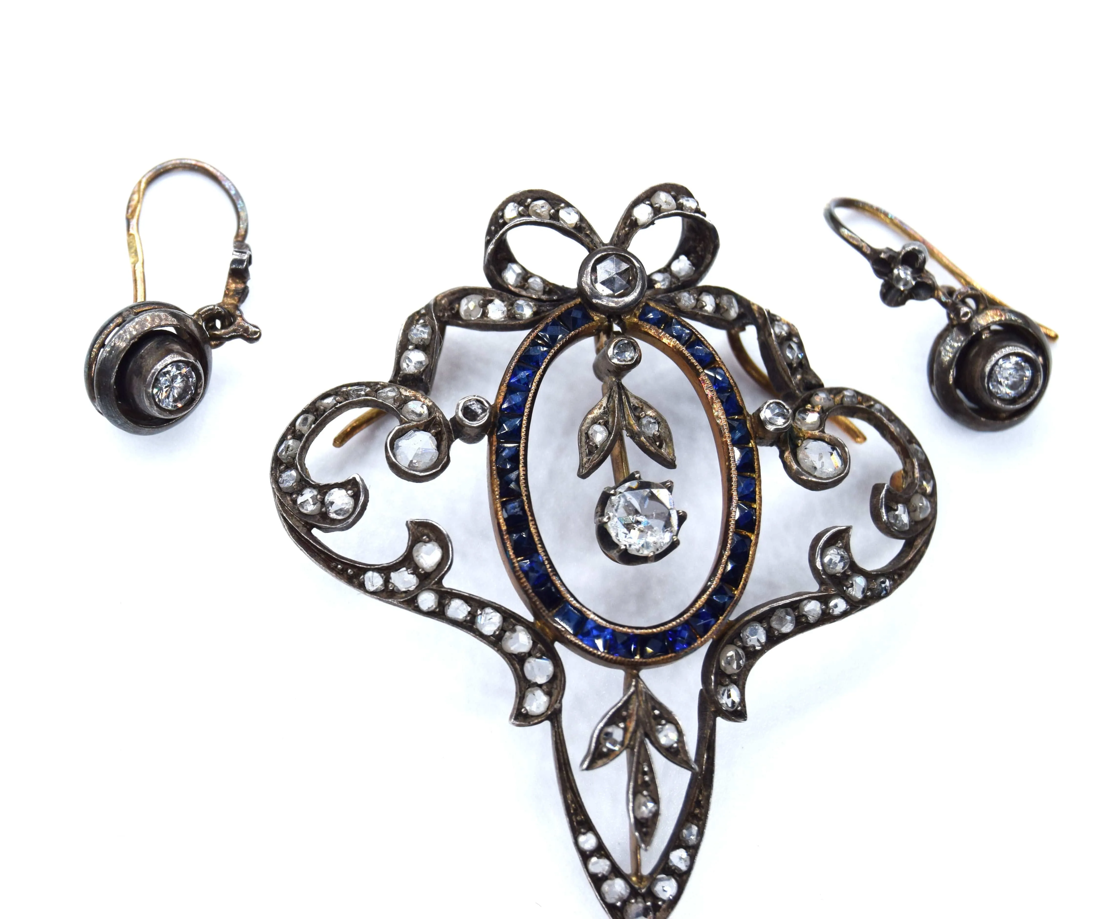 Parure boucles d'oreilles et pendentif sold by 58 Facettes product image thumbnail 5