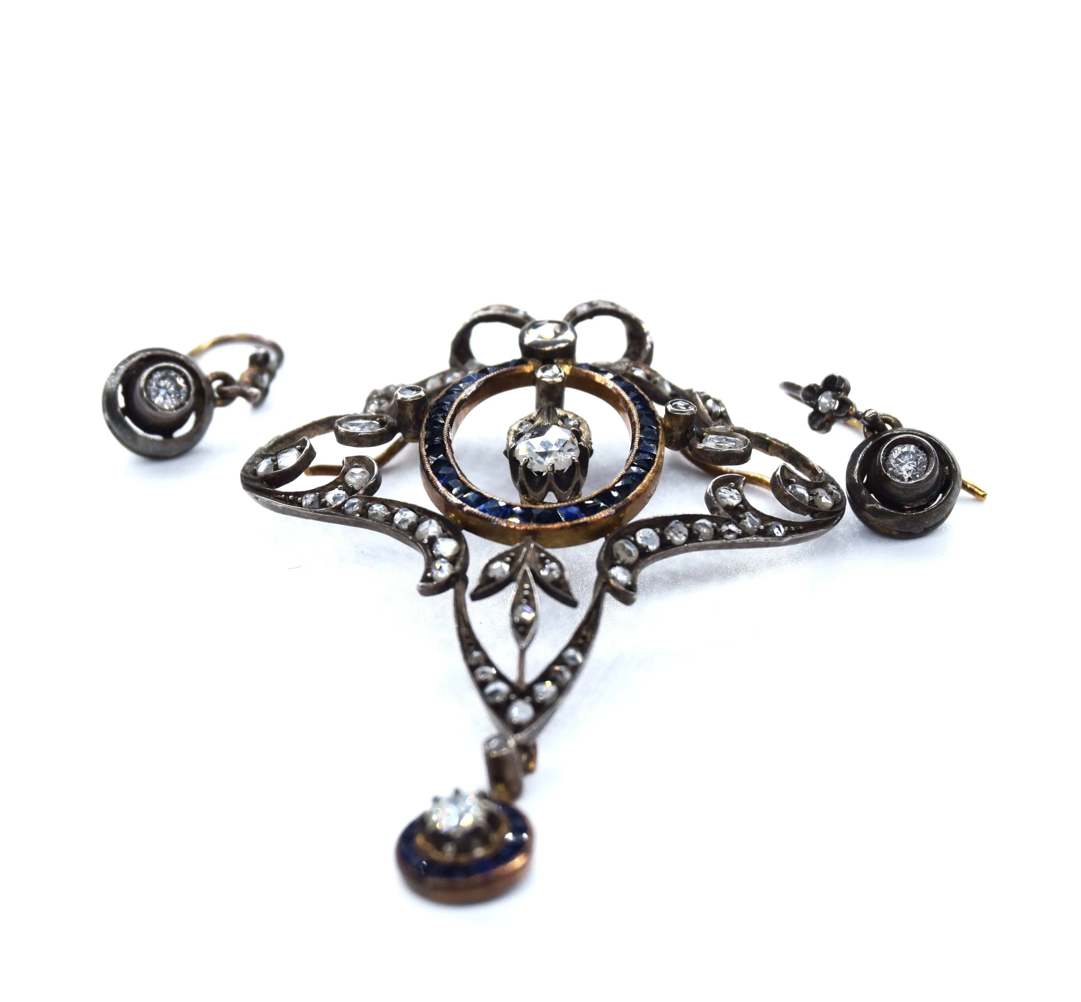 Parure boucles d'oreilles et pendentif sold by 58 Facettes product image thumbnail 2