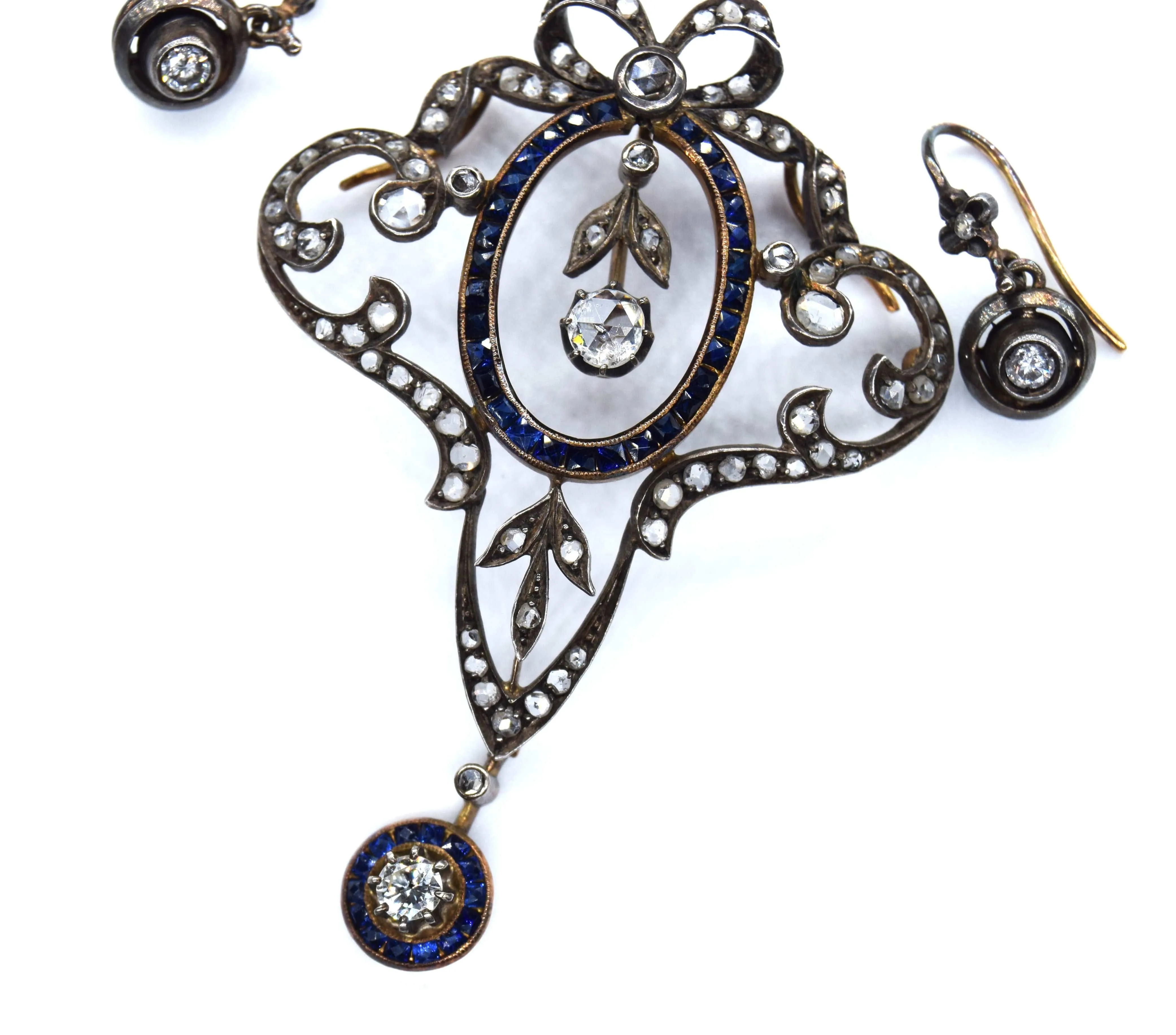 Parure boucles d'oreilles et pendentif sold by 58 Facettes product image thumbnail 3