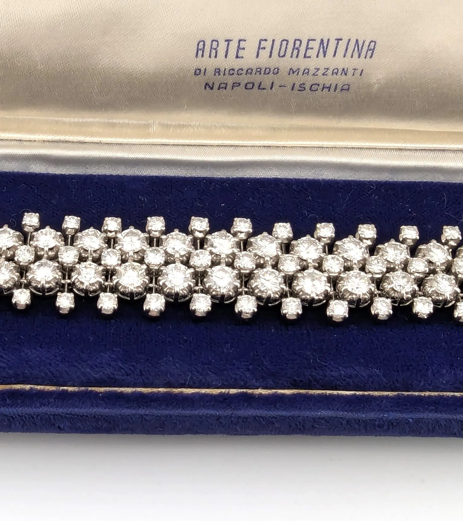 Bracelet en or blanc avec sélection de la plus haute qualité des vieux diamants coupés de mines sold by 58 Facettes product image thumbnail 4