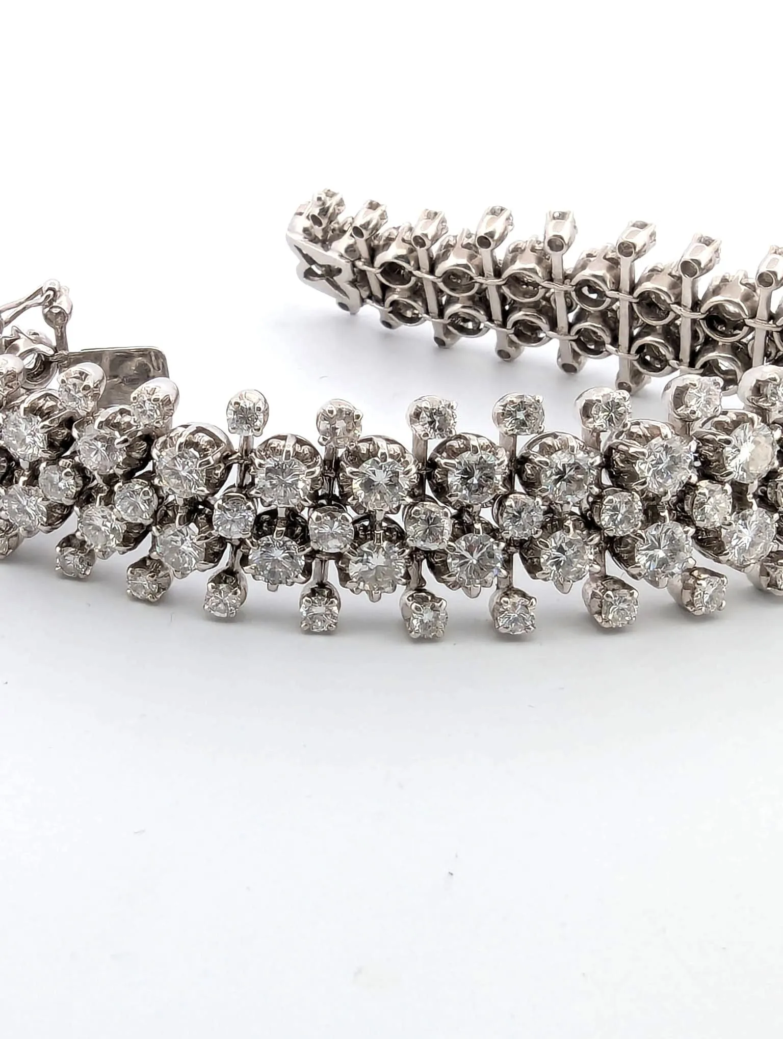 Bracelet en or blanc avec sélection de la plus haute qualité des vieux diamants coupés de mines sold by 58 Facettes