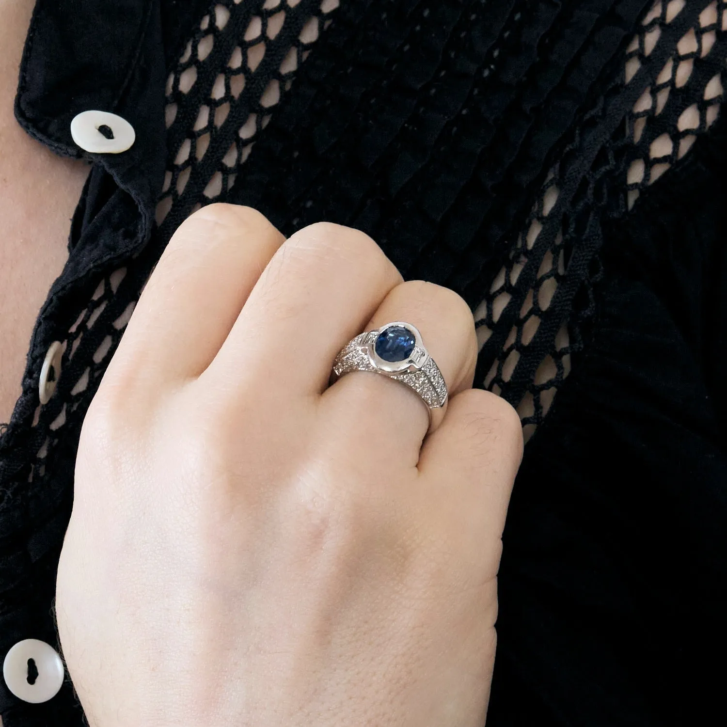 Bague en or blanc, saphir et diamants sold by 58 Facettes product image thumbnail 2