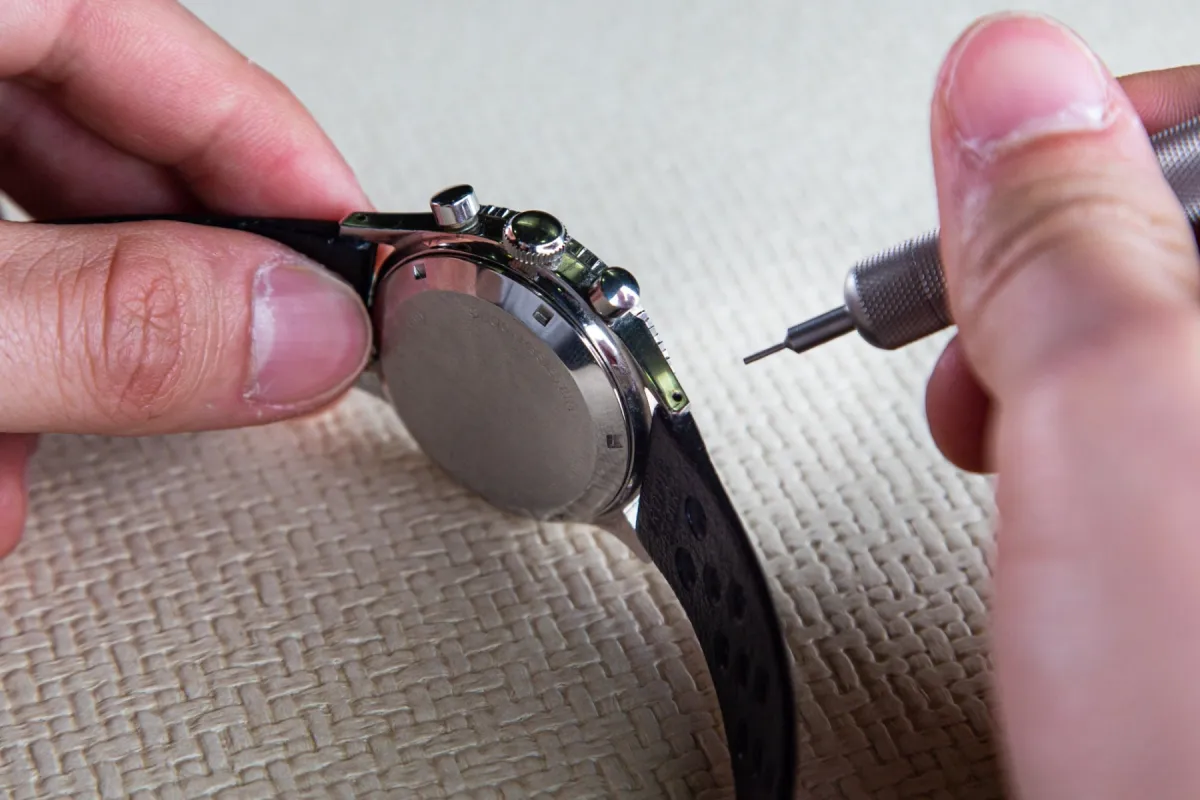 Changement de bracelet de montre sold by 58 Facettes