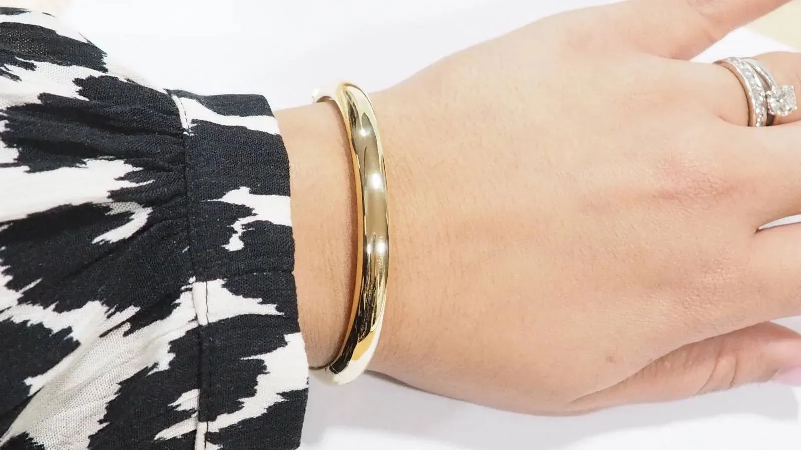 Bracelet jonc ouvrant en or jaune sold by 58 Facettes product image thumbnail 2