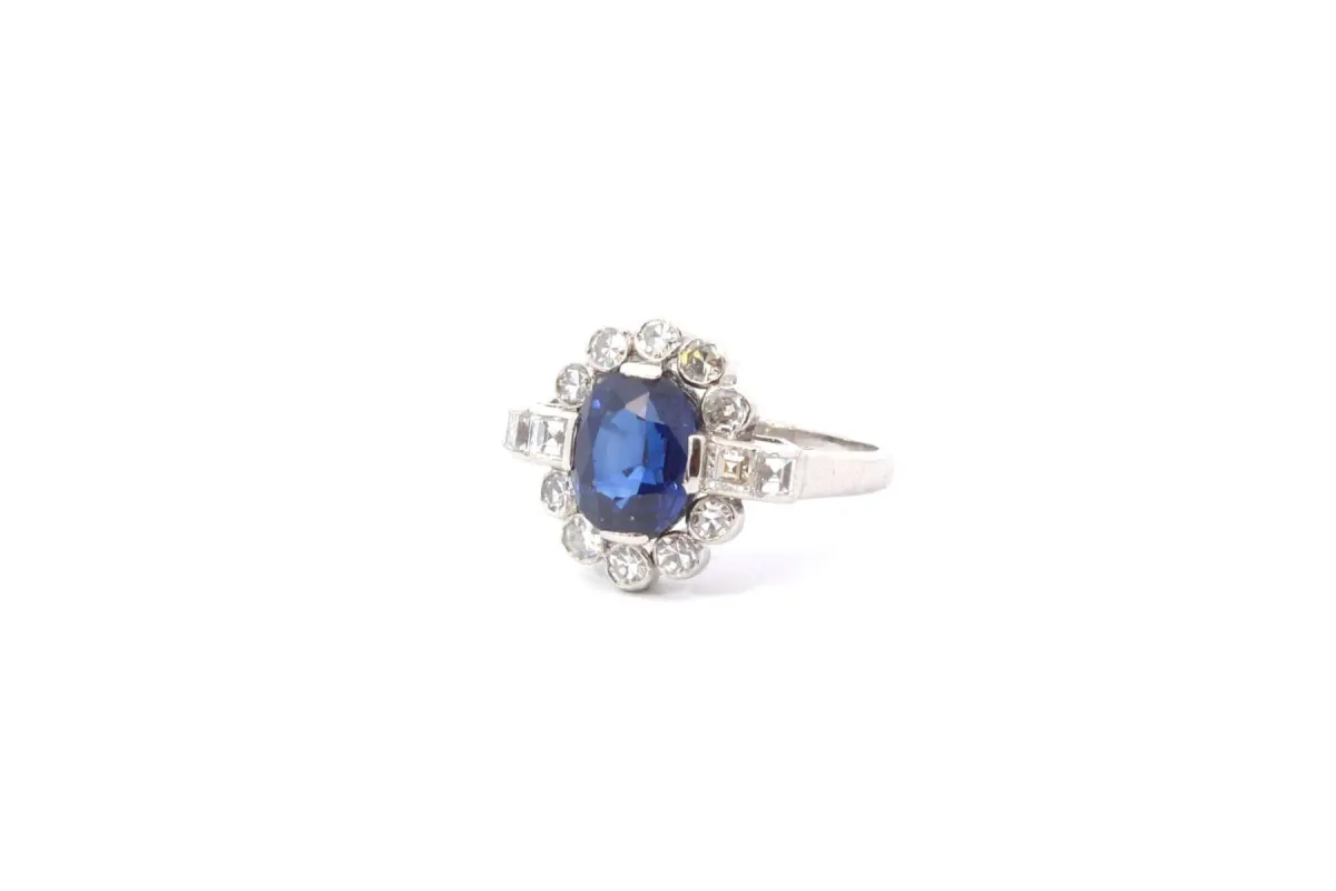 Bague vintage saphir et diamants en platine sold by 58 Facettes