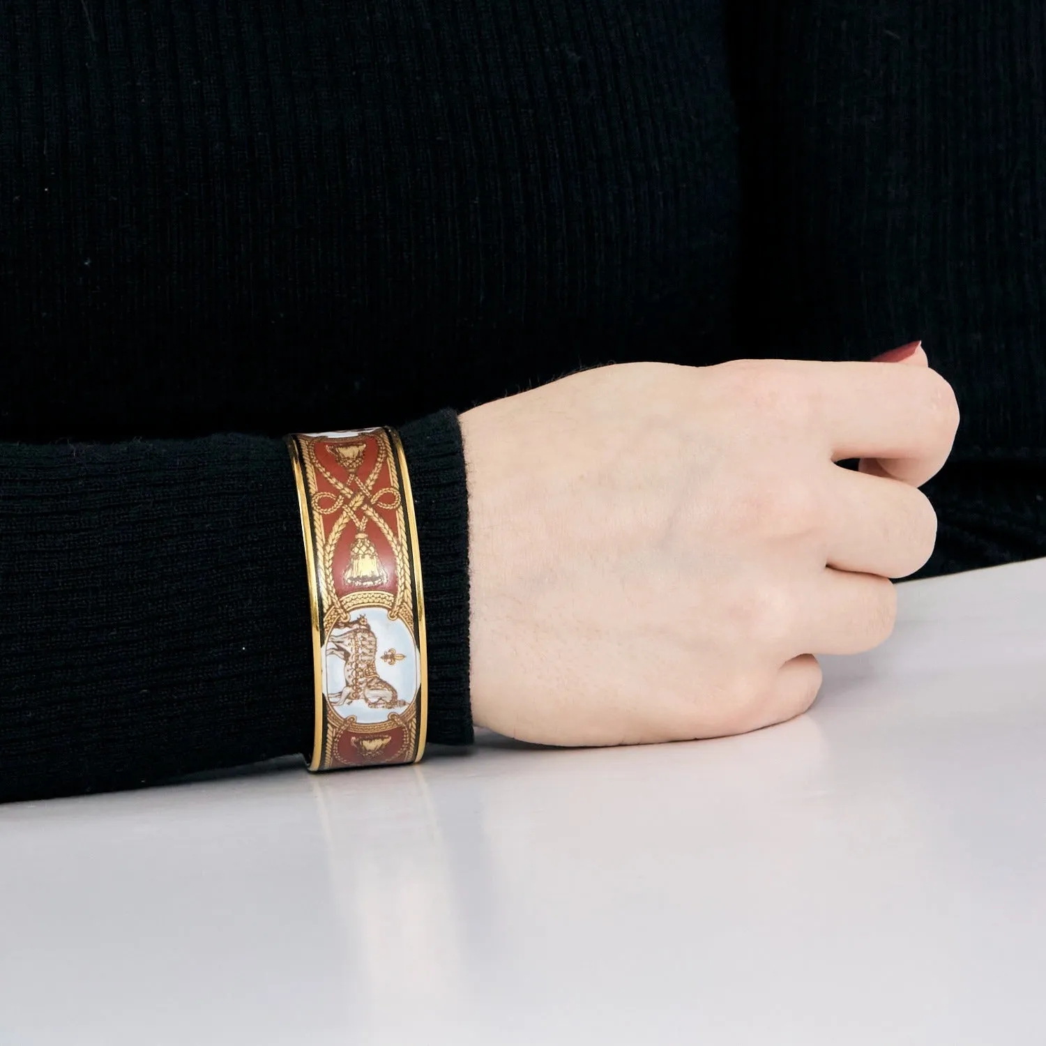 HERMÈS - Bracelet en métal doré et émail à motif hippique sold by 58 Facettes product image thumbnail 2