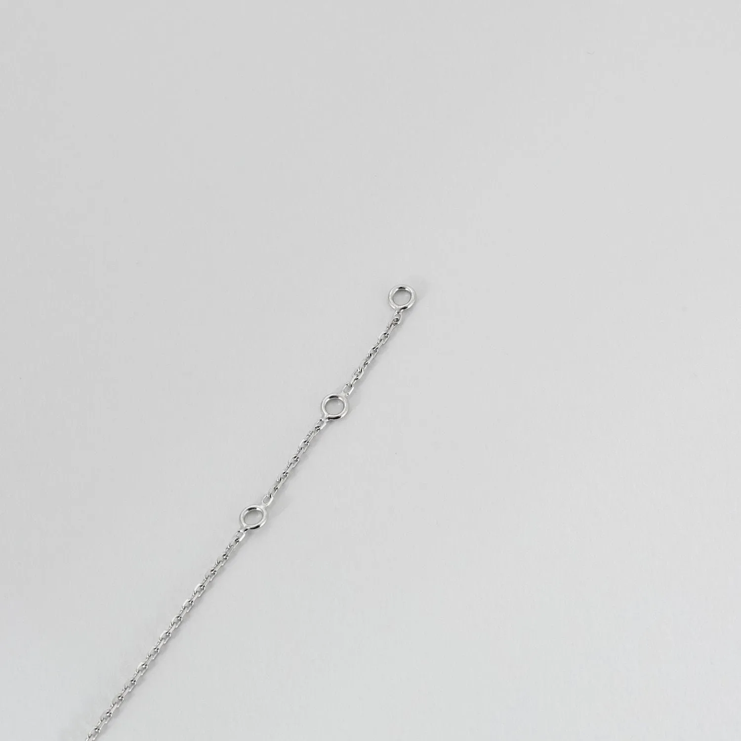 Bracelet motif infini en or blanc 18K et diamants sold by 58 Facettes product image thumbnail 5