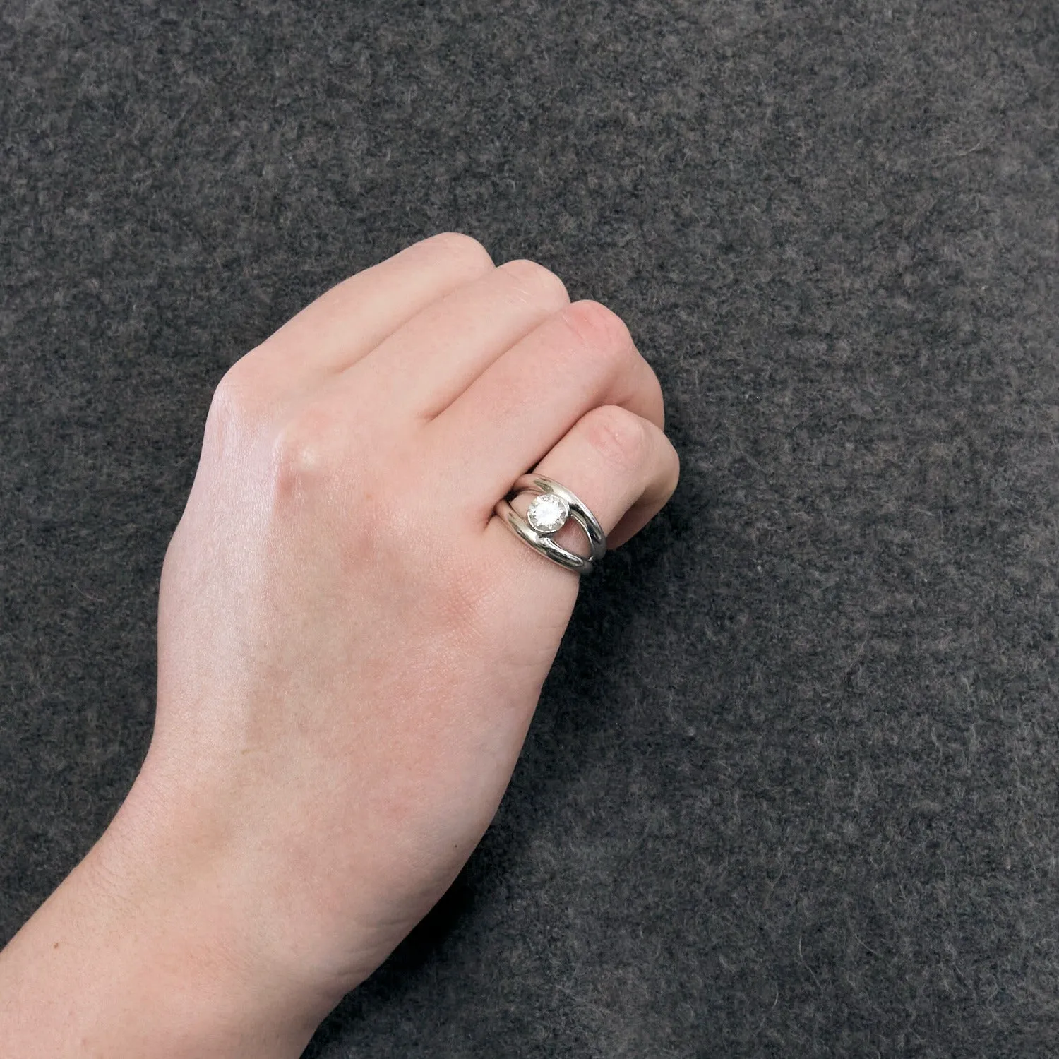 Bague type "Bandeau" en or gris et diamants sold by 58 Facettes product image thumbnail 2