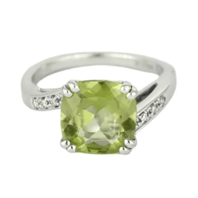 MAUBOUSSIN - "Mom je t'aime" - Bague or blanc, péridot et diamants sold by 58 Facettes