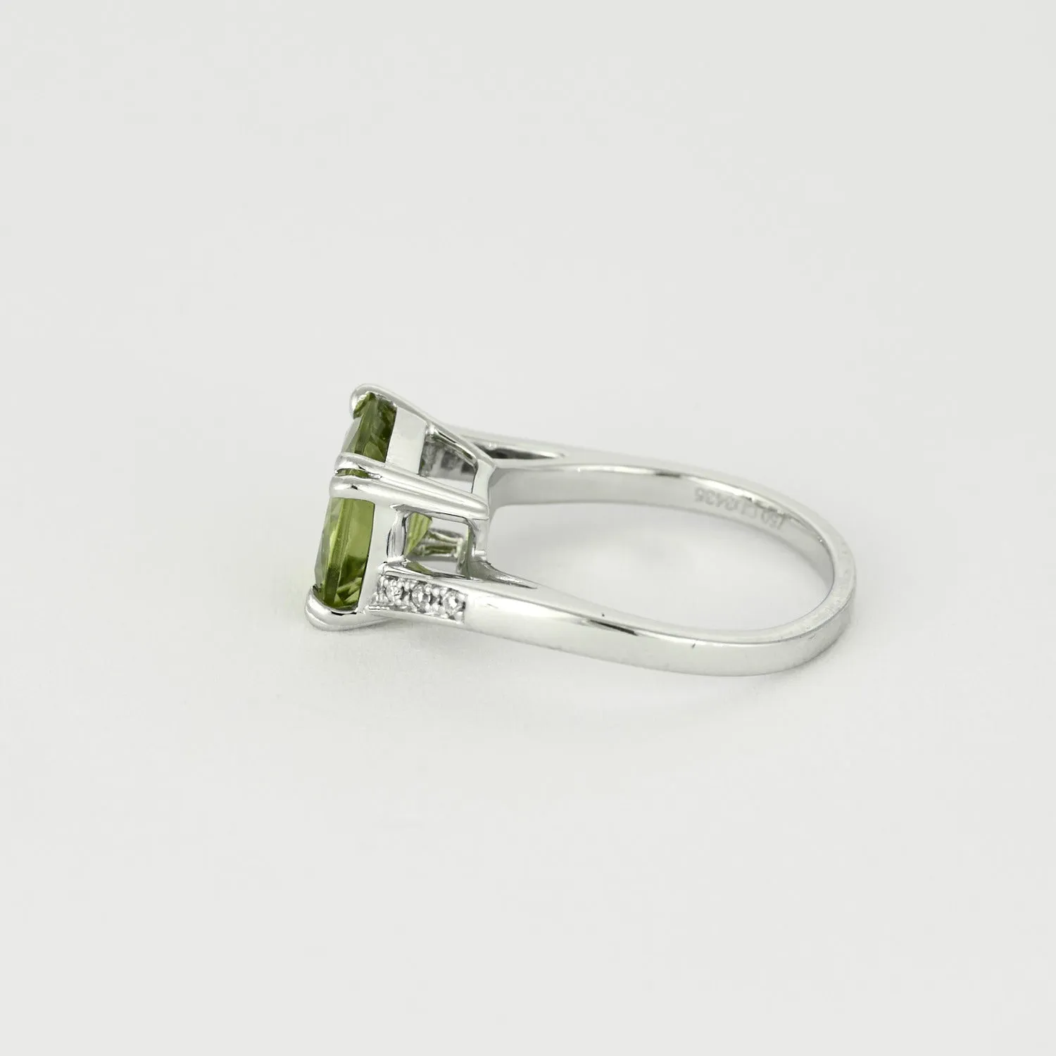 MAUBOUSSIN - "Mom je t'aime" - Bague or blanc, péridot et diamants sold by 58 Facettes product image thumbnail 4