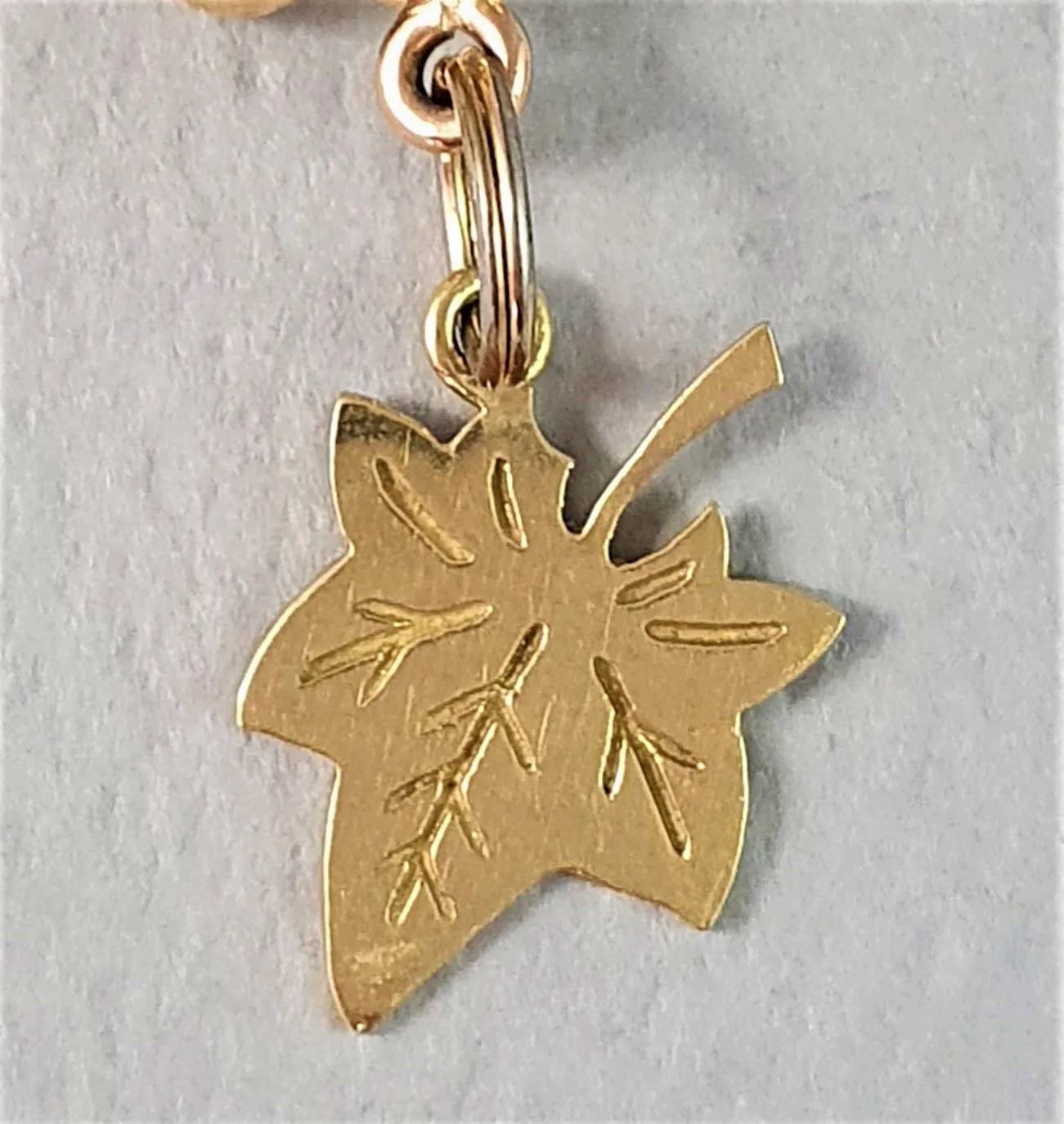 Bracelet ancien or jaune avec breloques sold by 58 Facettes product image thumbnail 3