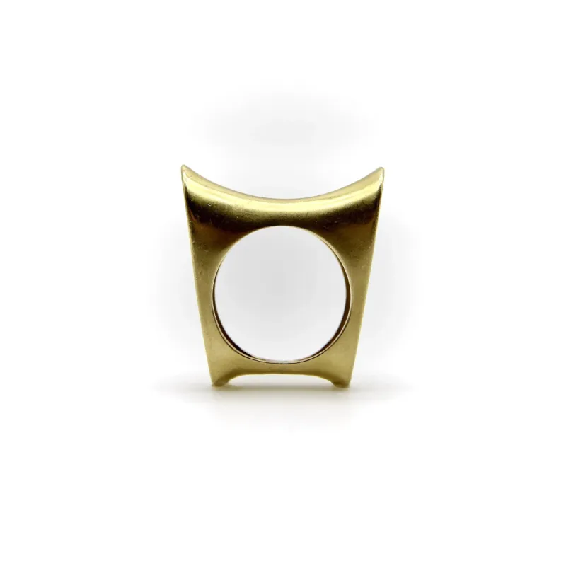 Bague de selle moderniste en or vintage sold by 58 Facettes