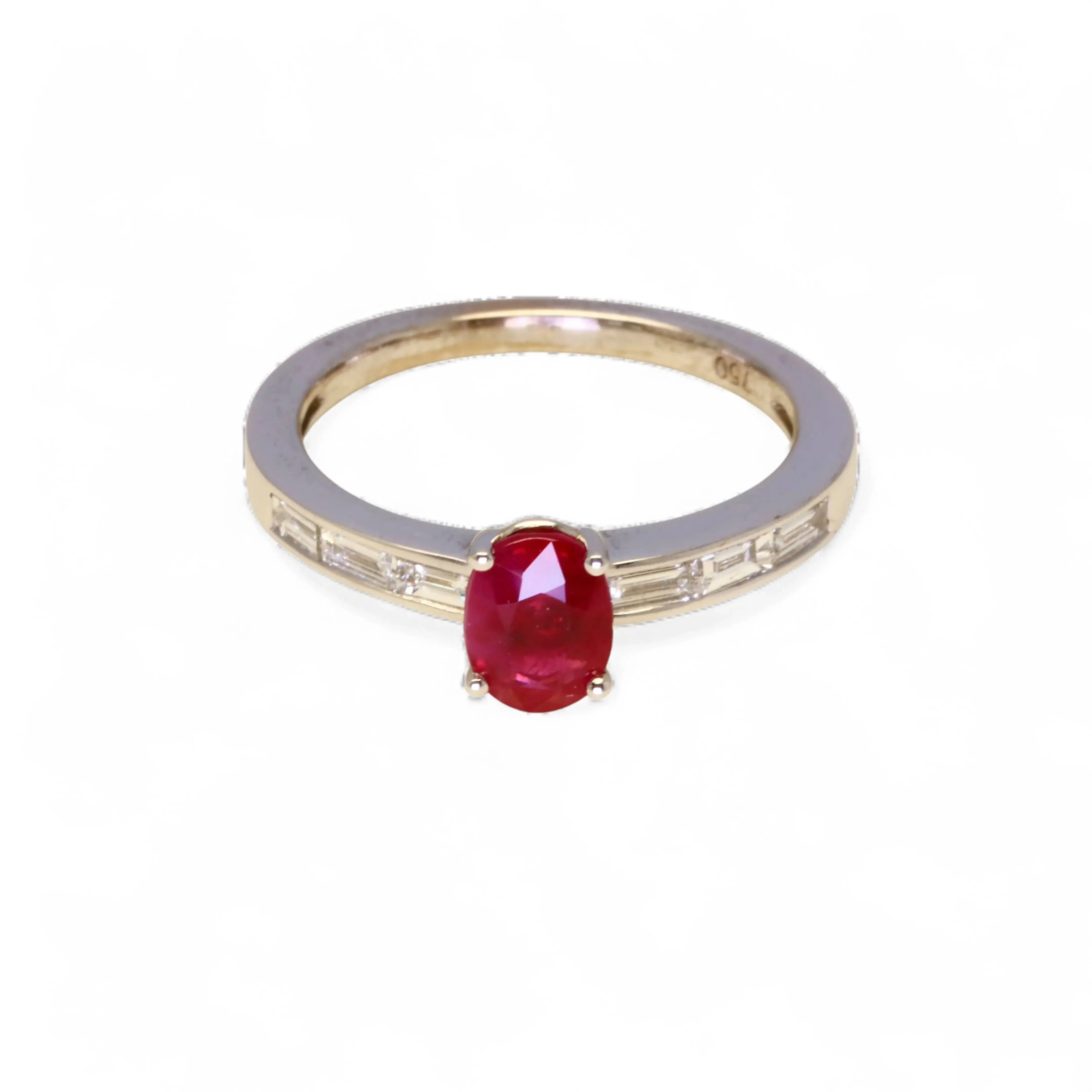 Bague en or blanc rubis et diamants. sold by 58 Facettes