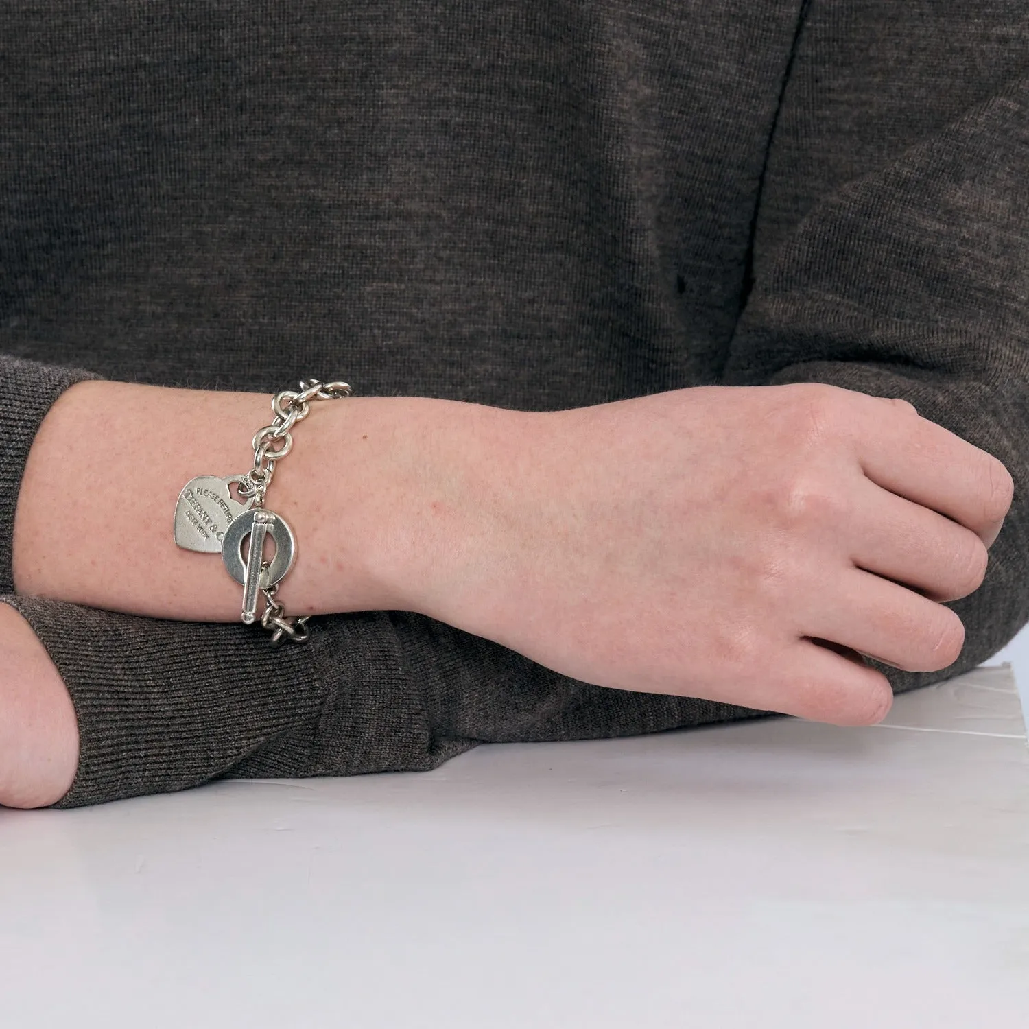 Tiffany & Co - Return to Tiffany - Bracelet plaque cœur avec fermoir à bascule en argent sold by 58 Facettes product image thumbnail 2