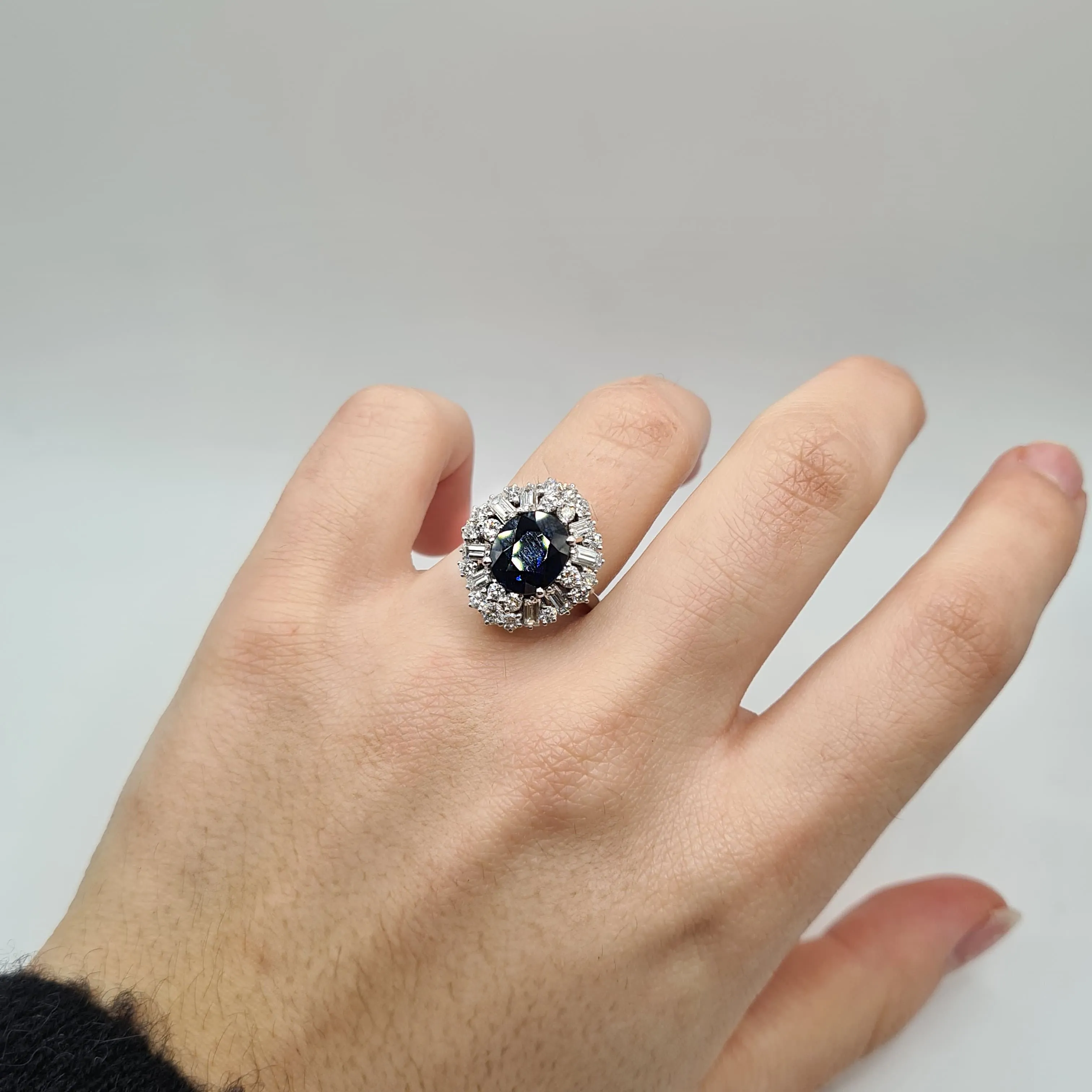 Bague or blanc, saphir et diamants sold by 58 Facettes product image thumbnail 3