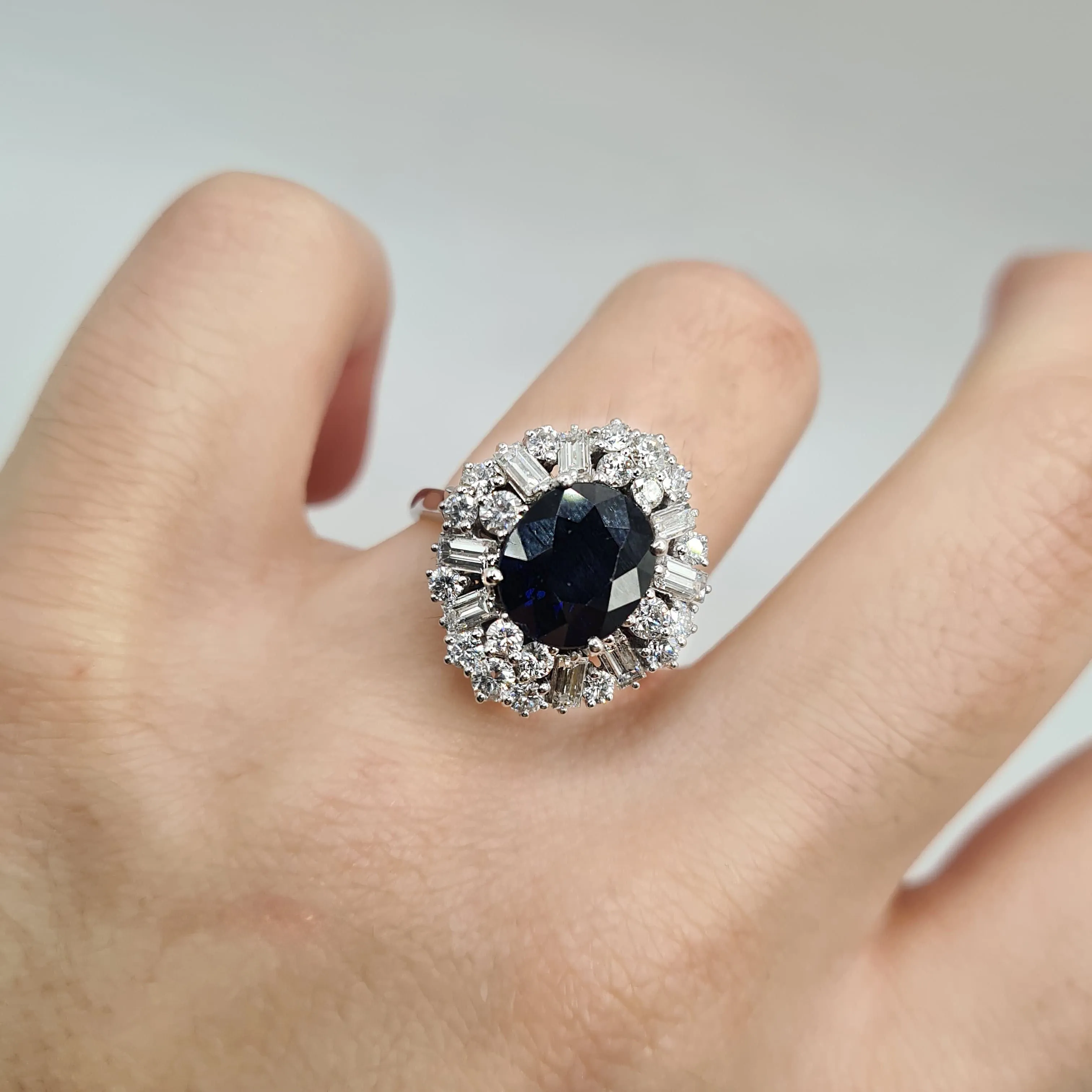 Bague or blanc, saphir et diamants sold by 58 Facettes product image thumbnail 2