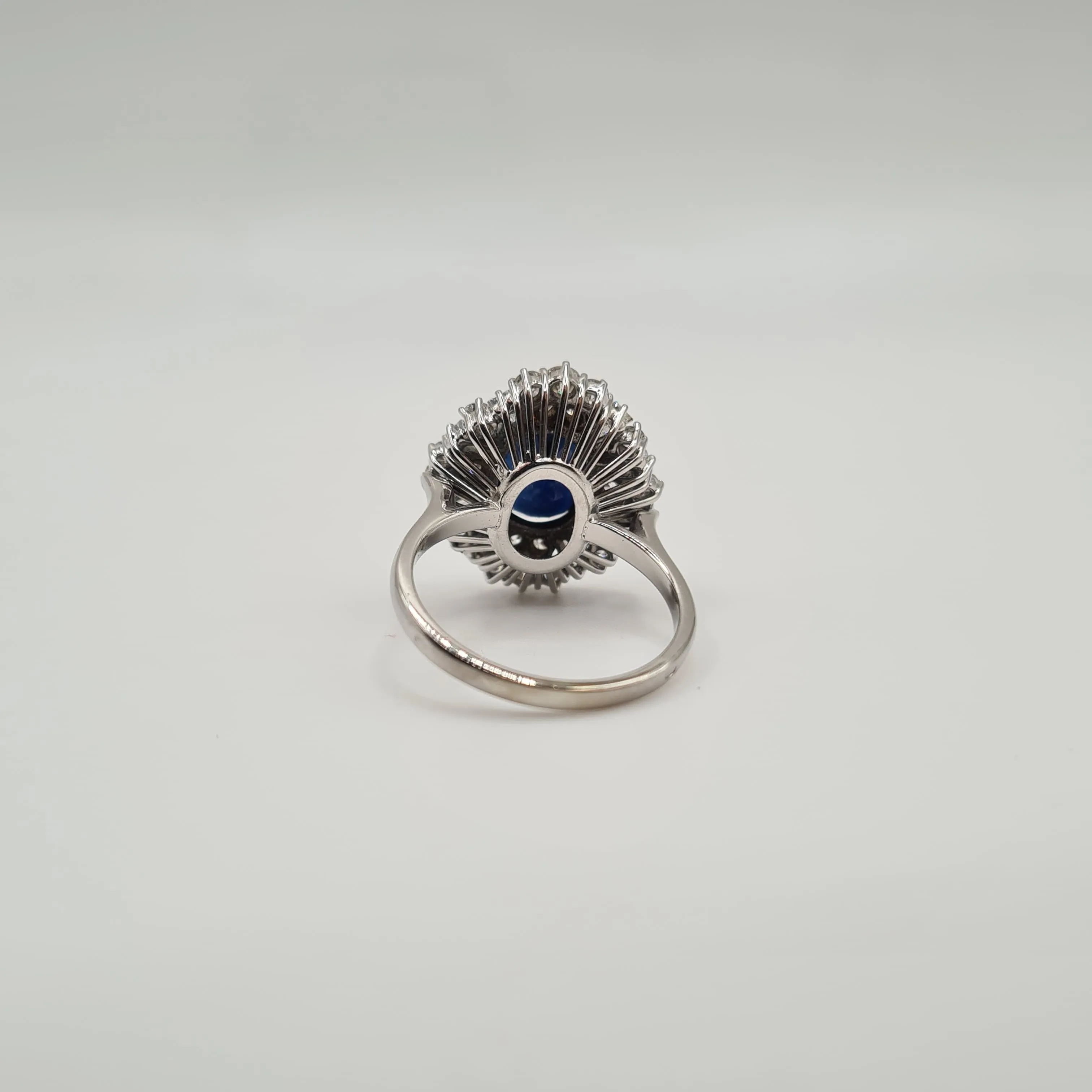 Bague or blanc, saphir et diamants sold by 58 Facettes product image thumbnail 5
