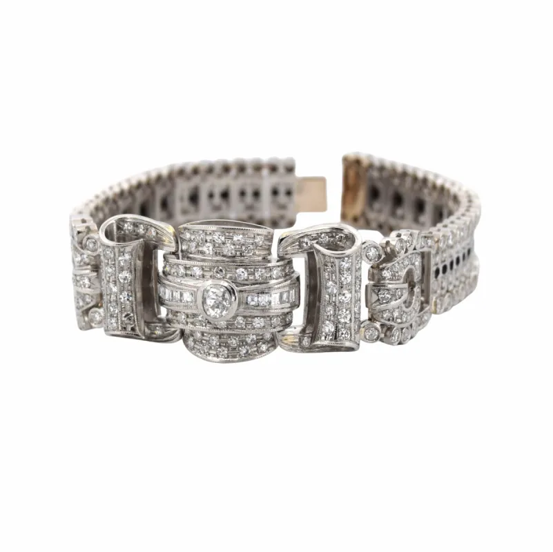 Bracelet Art Déco en platine et diamants sold by 58 Facettes