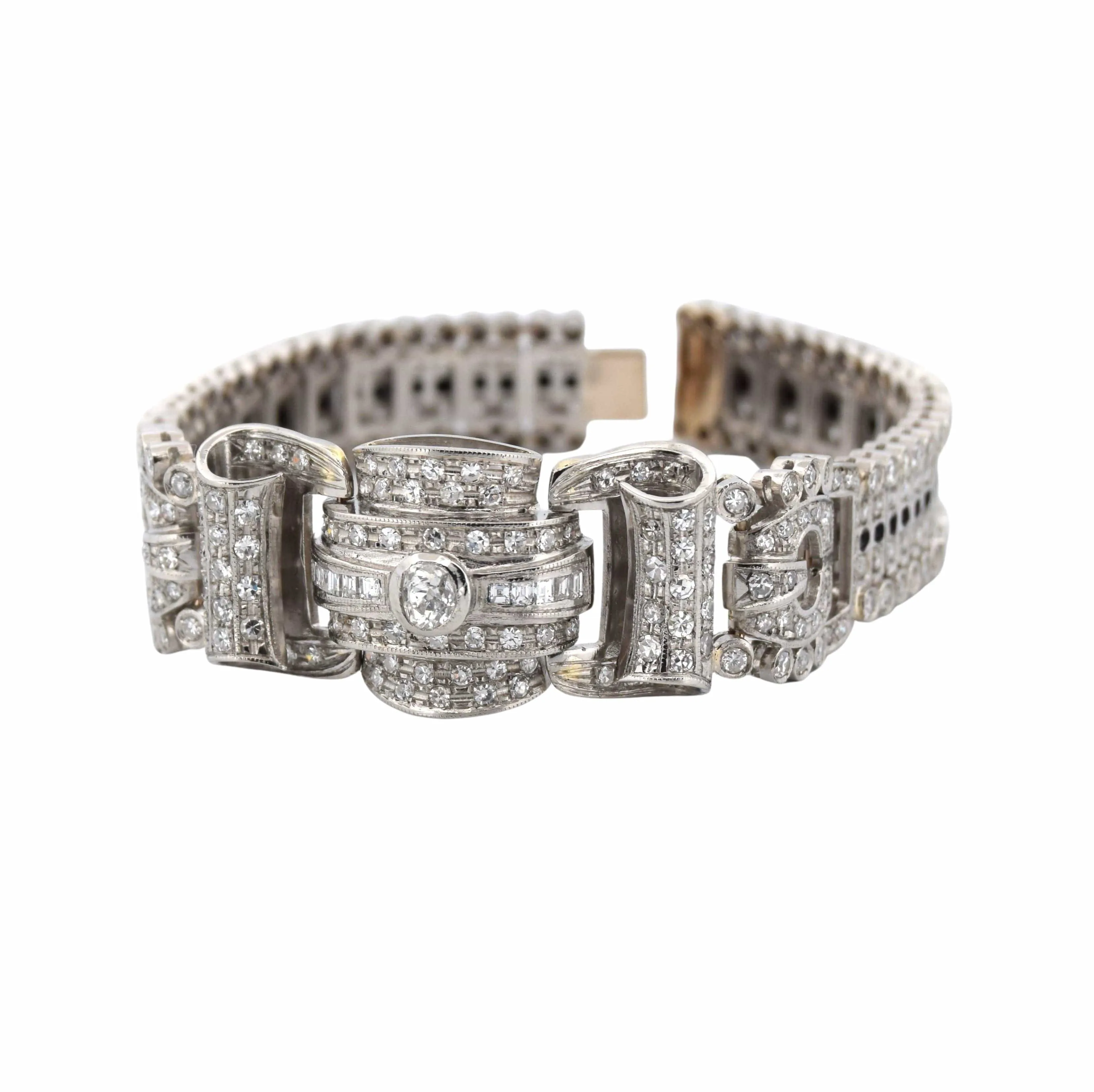 Bracelet Art Déco en platine et diamants sold by 58 Facettes