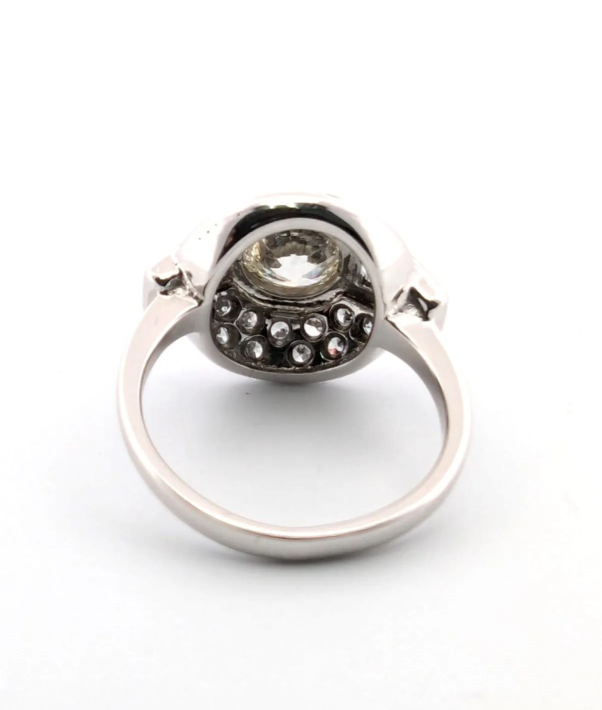 Bague en or blanc avec diamant central Old Mine, baguettes latérales et huit huit sold by 58 Facettes product image thumbnail 5