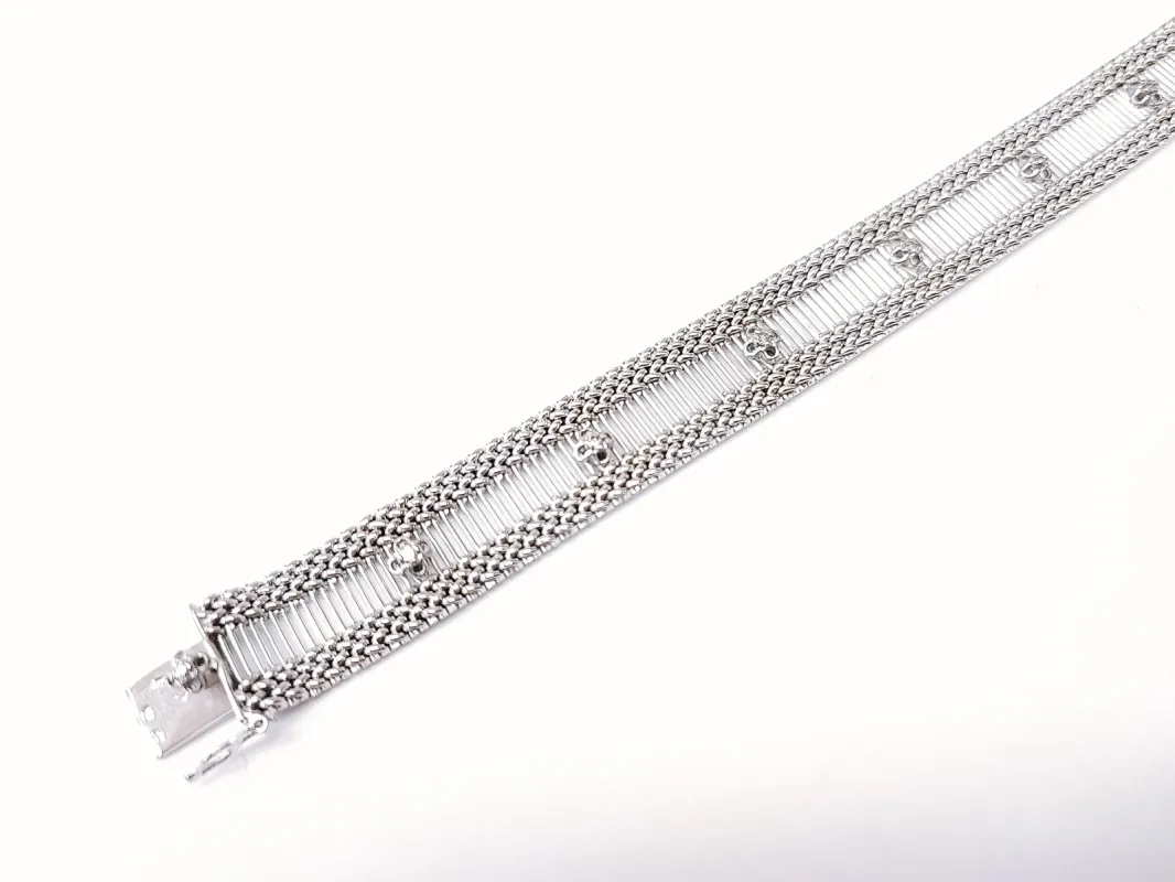 Bracelet ruban or blanc et diamants 1950-1960 sold by 58 Facettes