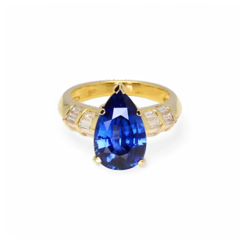 Bague en or jaune ornée d’un saphir bleu Ceylan et de diamants. sold by 58 Facettes