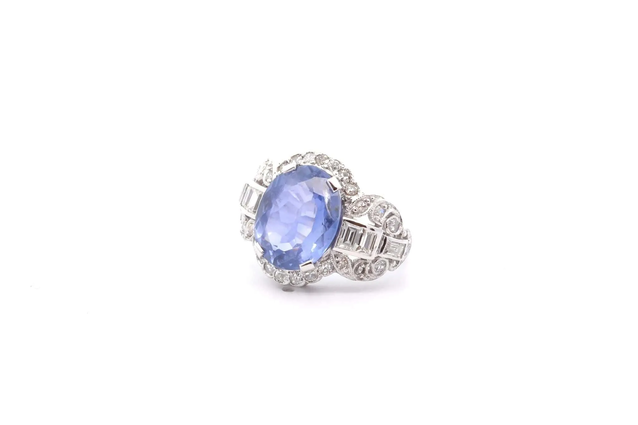 Bague vintage saphir de 6,51cts et diamants sold by 58 Facettes
