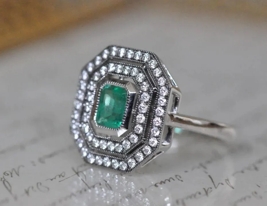 Bague ancienne en diamant et émeraude sold by 58 Facettes product image thumbnail 4